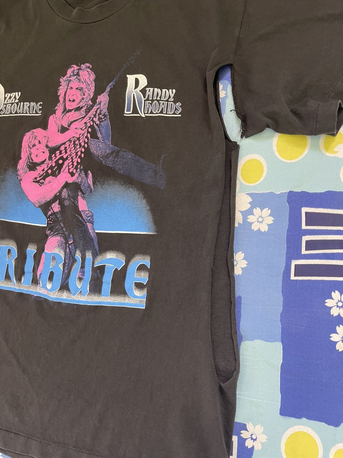 Band Tees Thrashed Vtg Ozzy Osbourne and Randy Rhoads "Tribute" shirt Size US M / EU 48-50 / 2 - 17 Thumbnail