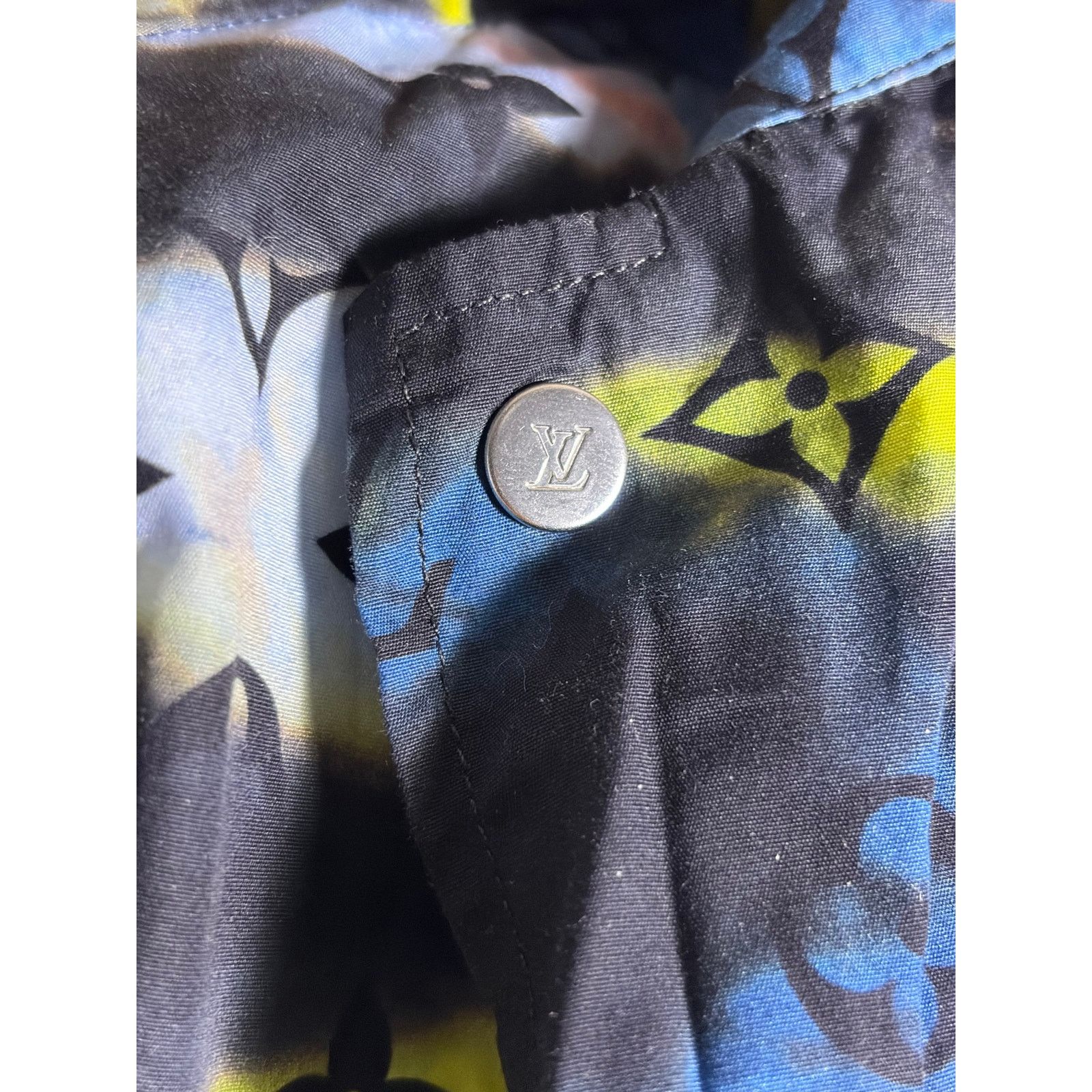 Louis Vuitton Authentic 2021 Louis Vuitton Zipped Monogram Tie-Dye Shirt Size US M / EU 48-50 / 2 - 14 Thumbnail