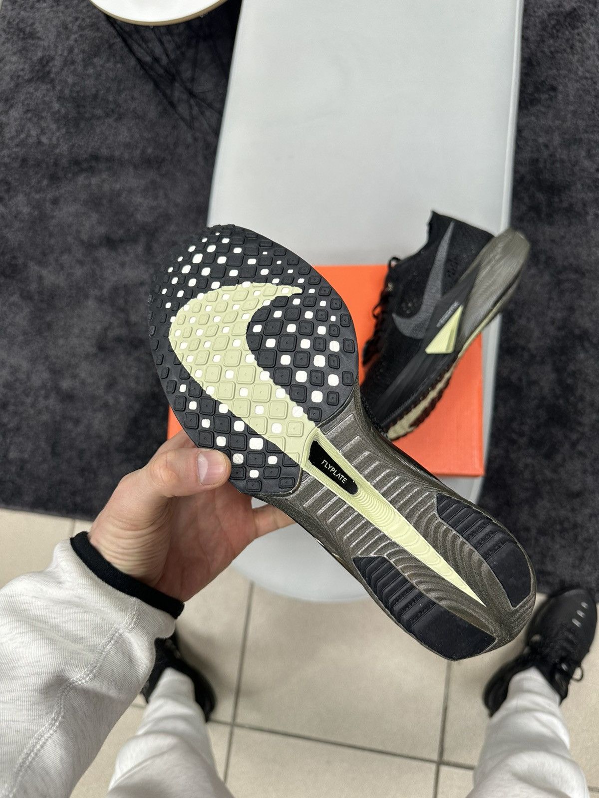 Nike Nike ZoomX Vaporfly Next% 3 Size US 7 / EU 40 - 5 Thumbnail