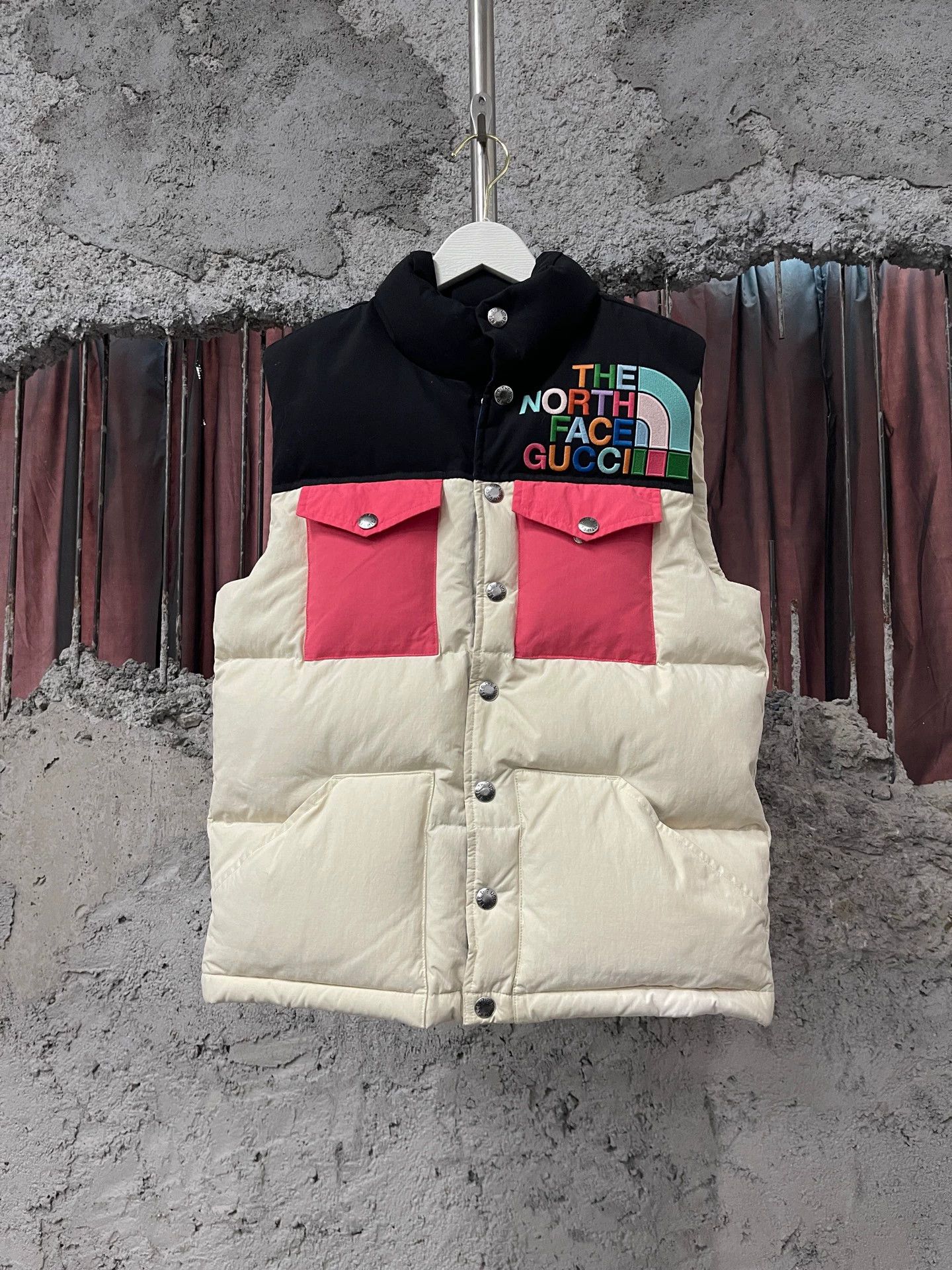 Gucci Gucci x TNF down vest women's XS Size XS / US 0-2 / IT 36-38 - 1 Thumbnail
