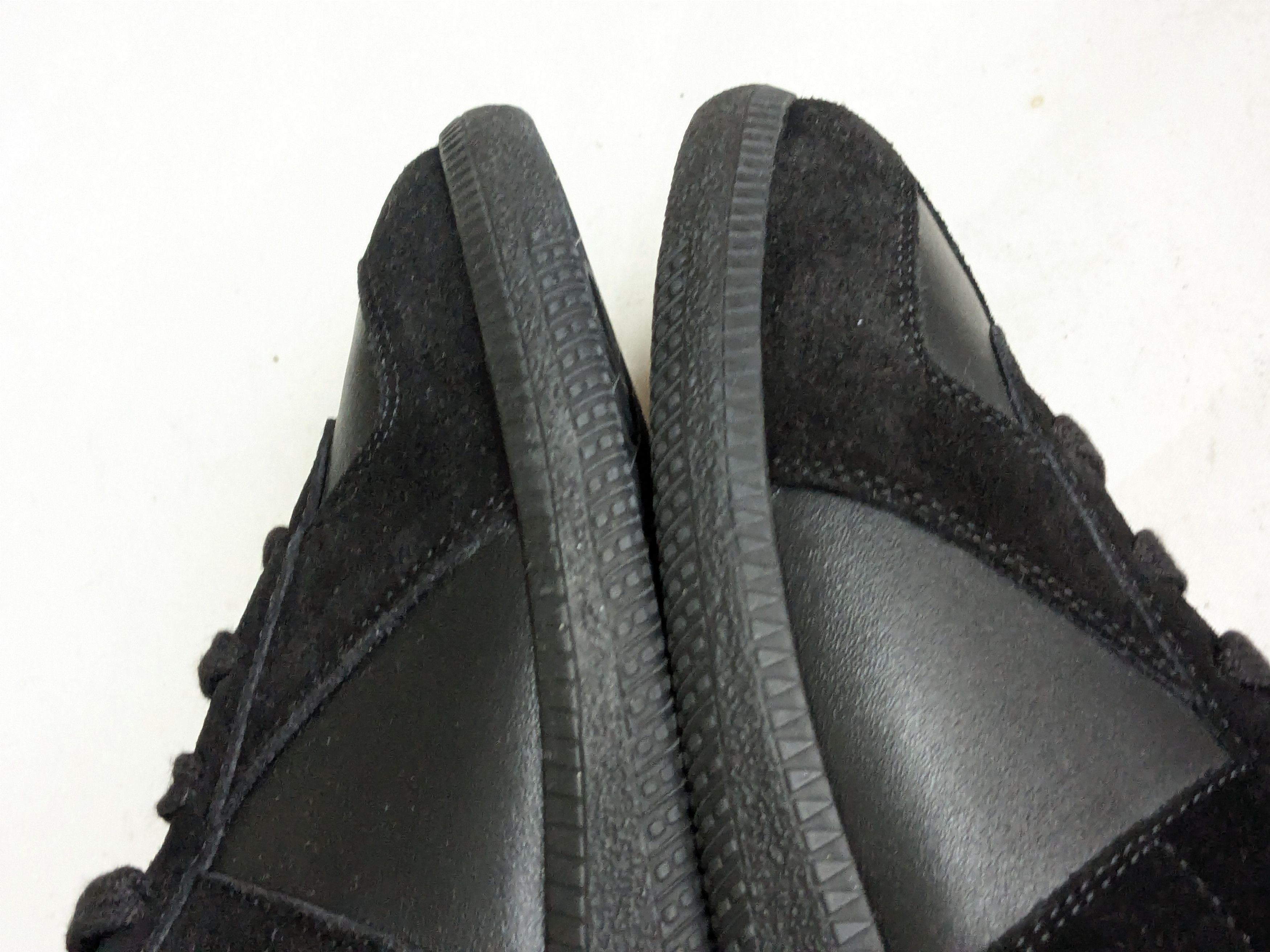 Maison Margiela Maison Margiela GAT Replica Black 8 41 Low Tops Size US 8 / EU 41 - 12 Thumbnail