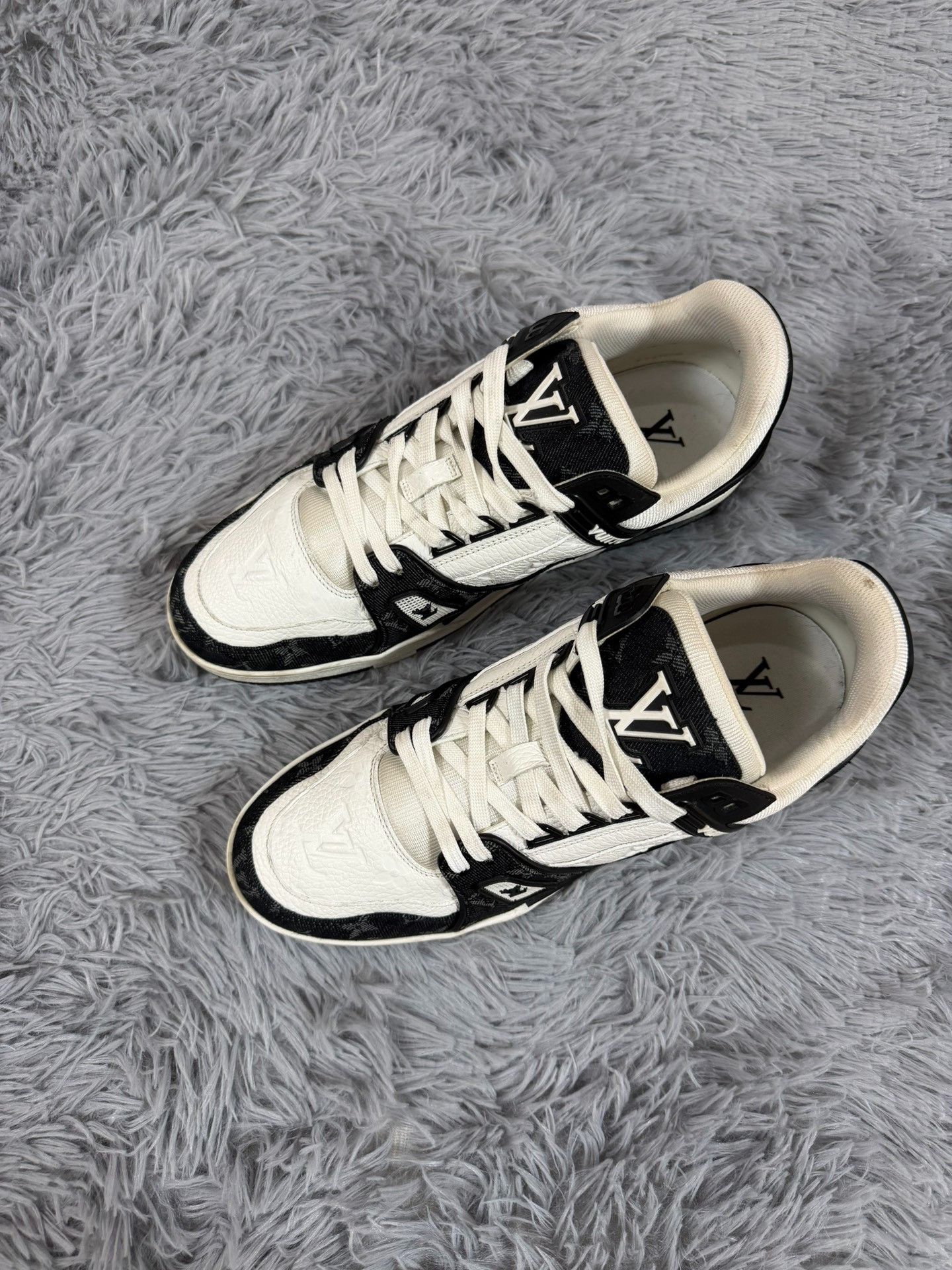 Louis Vuitton Louis Vuitton Training Black Lowtop Sneakers 8 Men Size US 8 / EU 41 - 1 Thumbnail