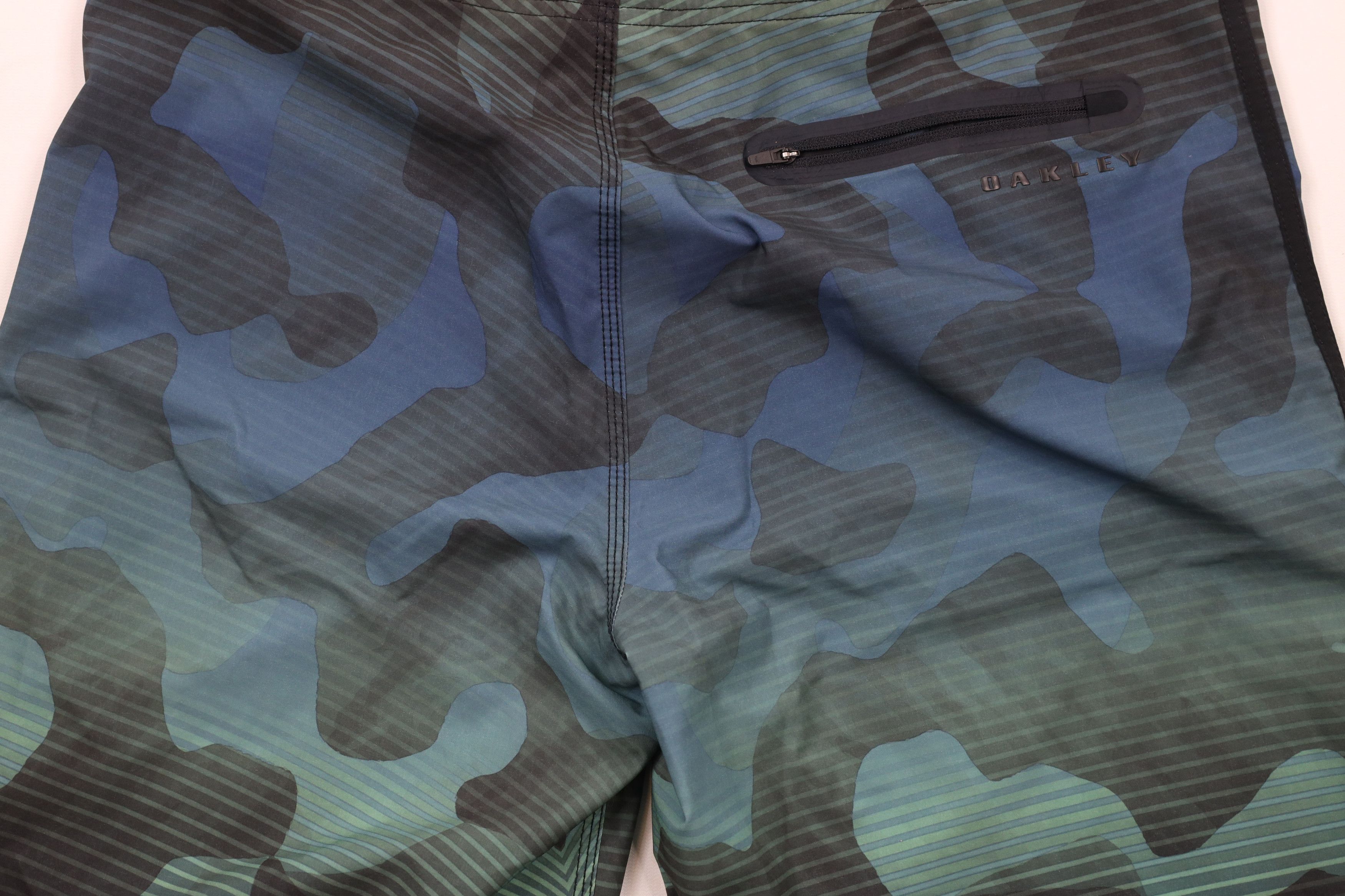 Oakley × Vintage Oakley O Logo Stretch Camouflage Shorts Board Shorts Trunks Size US 33 - 9 Thumbnail