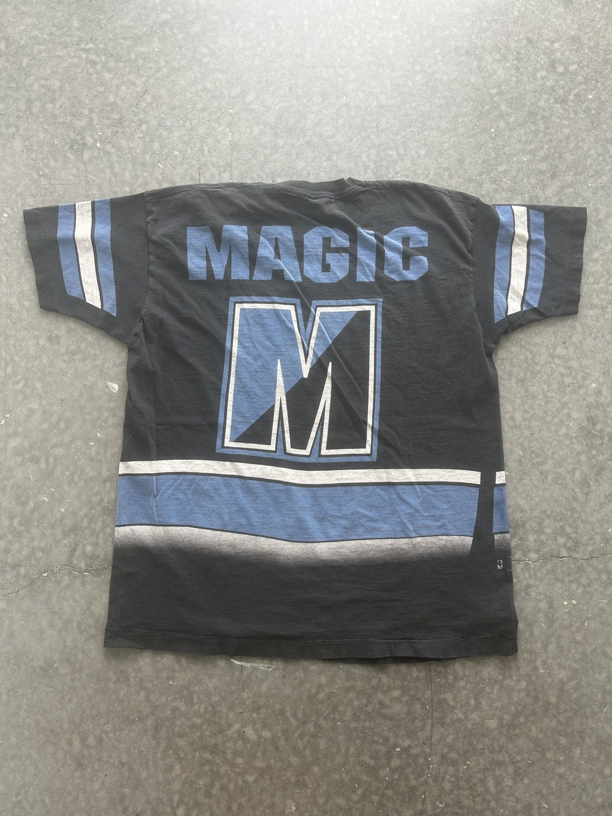 NBA × Salem Sportswear × Vintage Vintage 90s Orlando Magic AOP Graphic Tee Size US XL / EU 56 / 4 - 8 Thumbnail