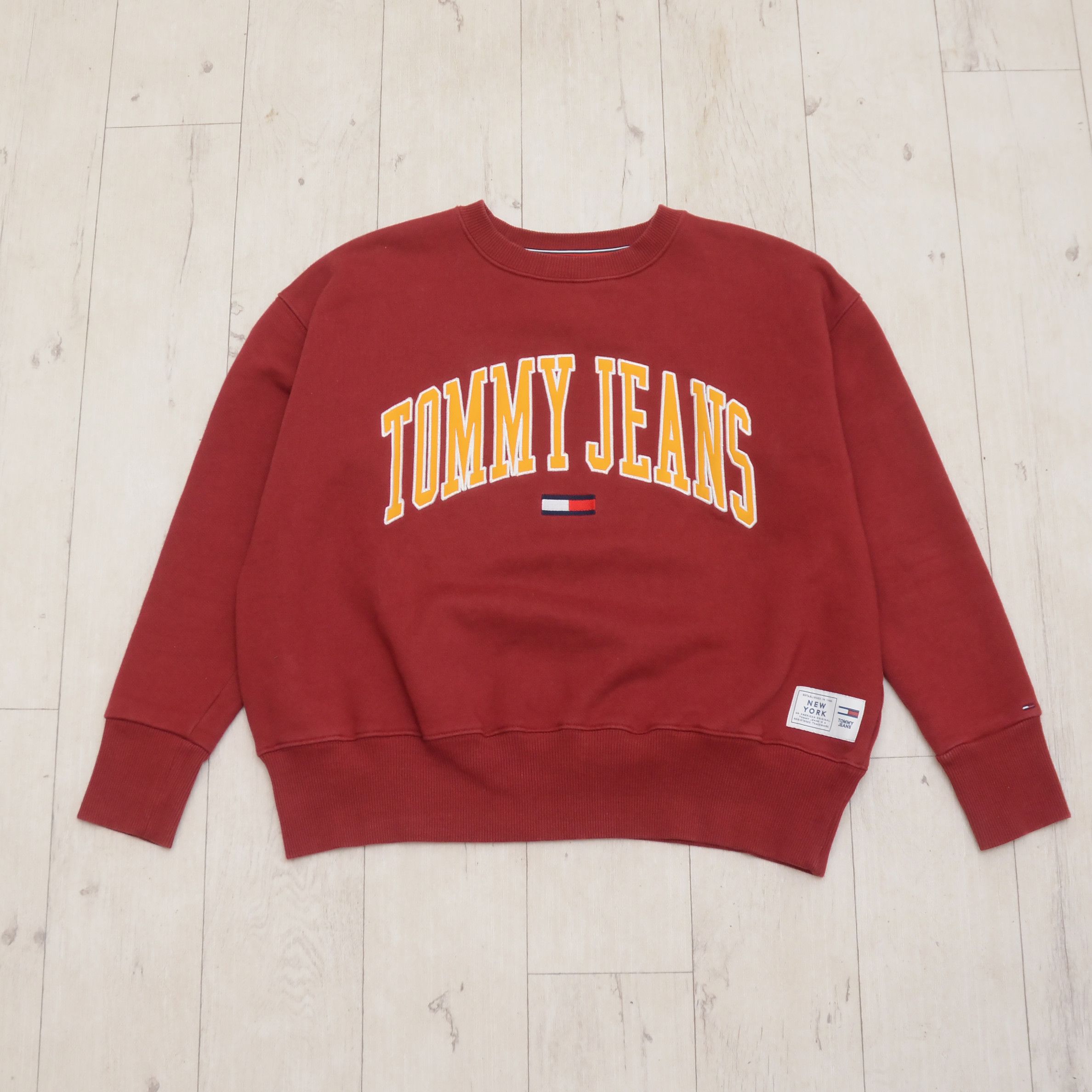 Tommy Hilfiger Tommy Hilfiger Tommy Jeans Red Box Logo Sweatshirt Unisex Size M / US 6-8 / IT 42-44 - 1 Thumbnail