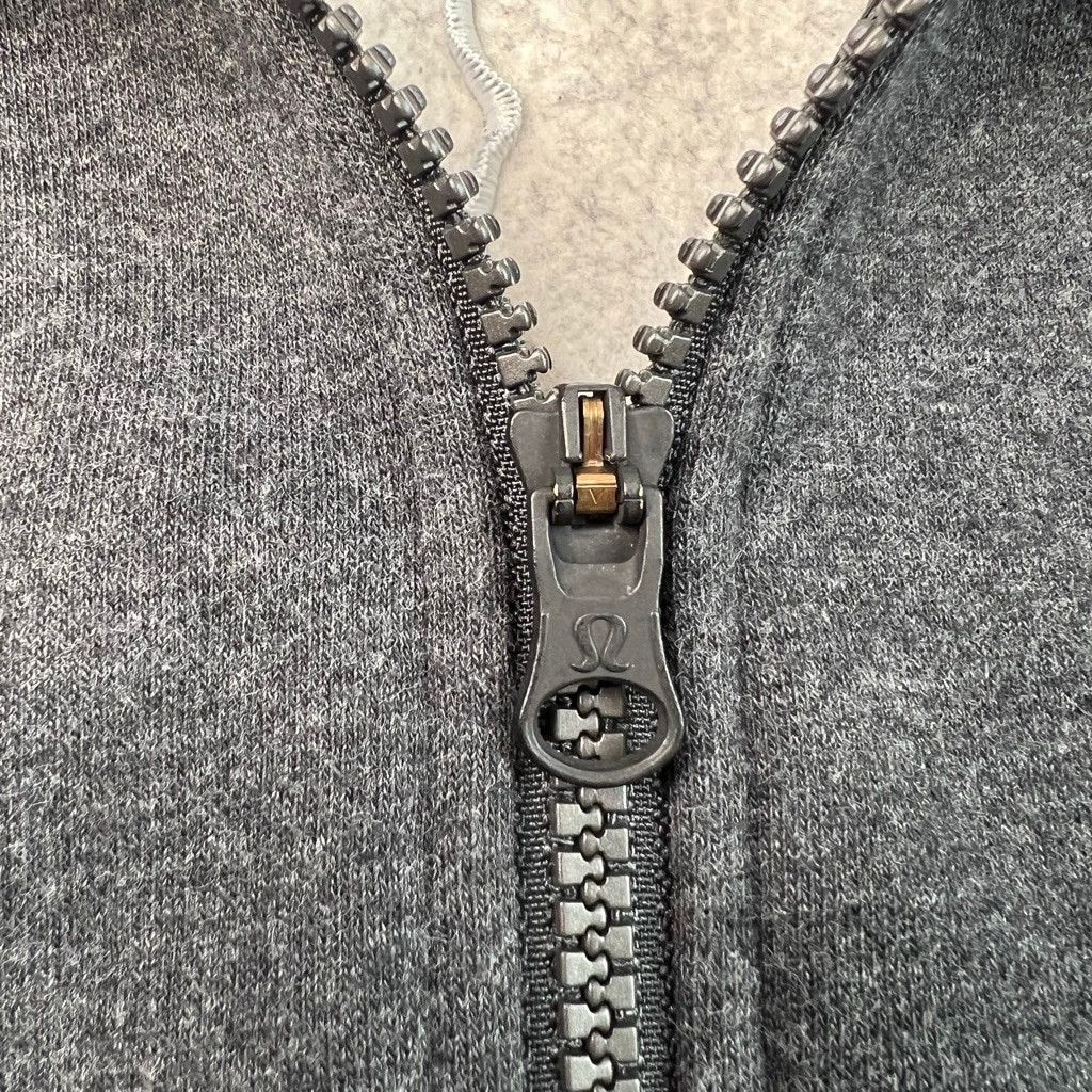 Lululemon Lululemon Gray Full Zip Jacket Sweatshirt Size 6 Fleece Size M / US 6-8 / IT 42-44 - 4 Thumbnail