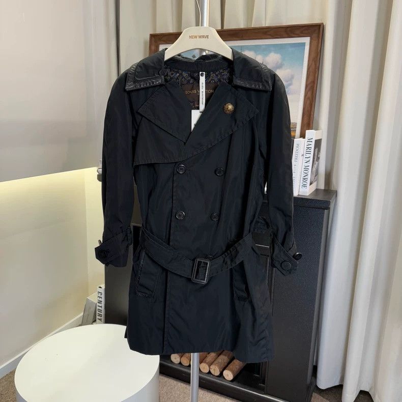 Louis Vuitton Louis Vuitton Black 9-point sleeve design with lambskin st Size XS / US 0-2 / IT 36-38 - 1 Thumbnail