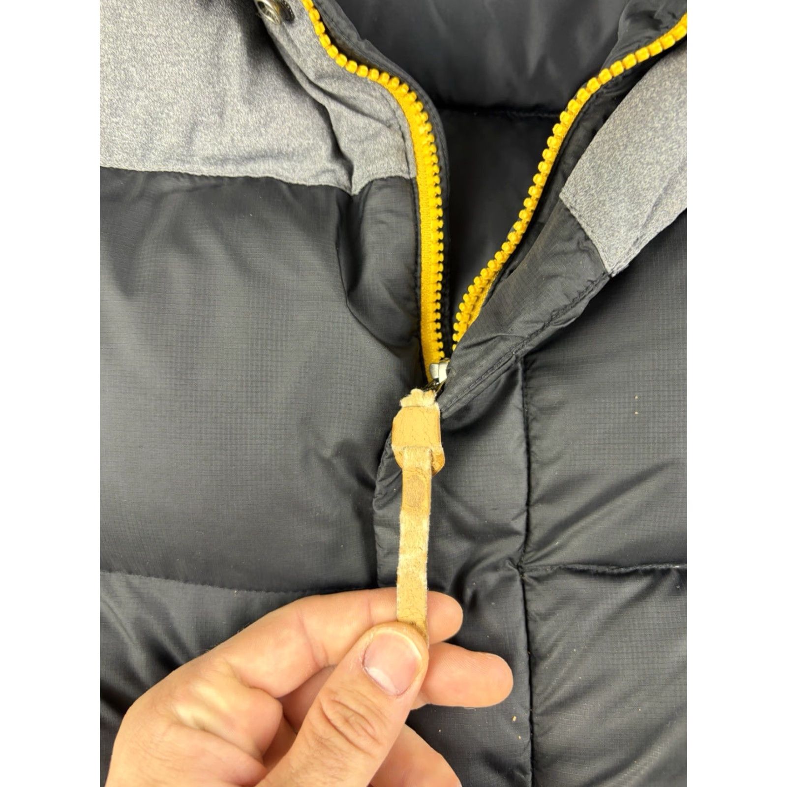 The North Face VINTAGE The North Face Nuptse Puffer Jacket Men L Gray Japan Release Retro Outdoor Zip Logo Jacket Mens Size US L / EU 52-54 / 3 - 4 Thumbnail