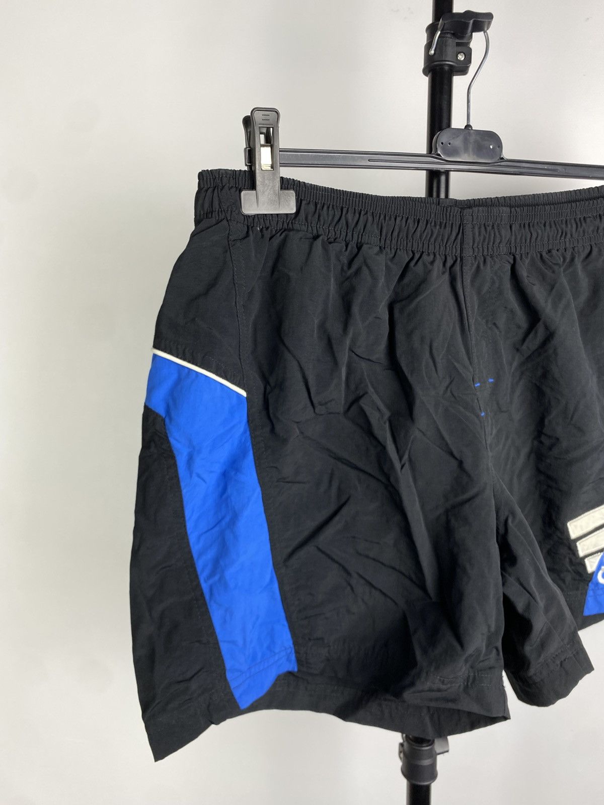 Adidas × Vintage Vintage 90s Adidas Logo Embroidered Men’s M Size Shorts Size US 33 - 3 Thumbnail