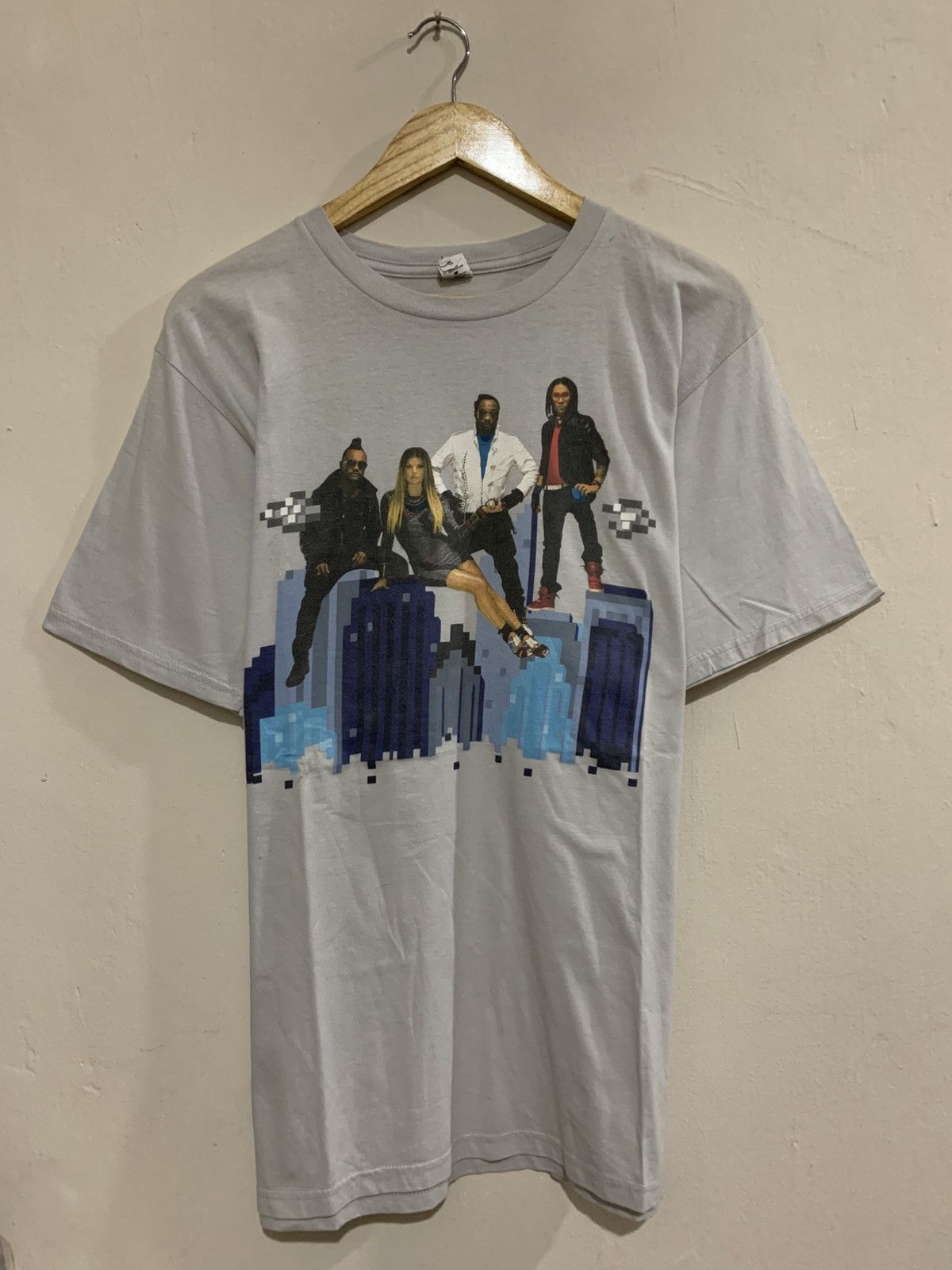 Band Tees The Black Eyed Peas 2011 Tour T Shirt Size US L / EU 52-54 / 3 - 1 Thumbnail