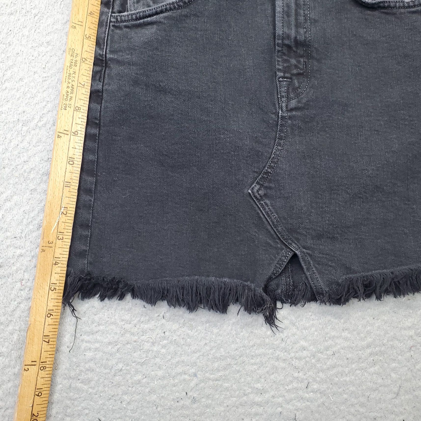 J Brand J Brand Womens Black Denim Jean Skirt 24 Casual 5-Pocket Mini Short Waist 13" Length 15.5" | Vintage No Women Size 42" / US 20 - 3 Thumbnail