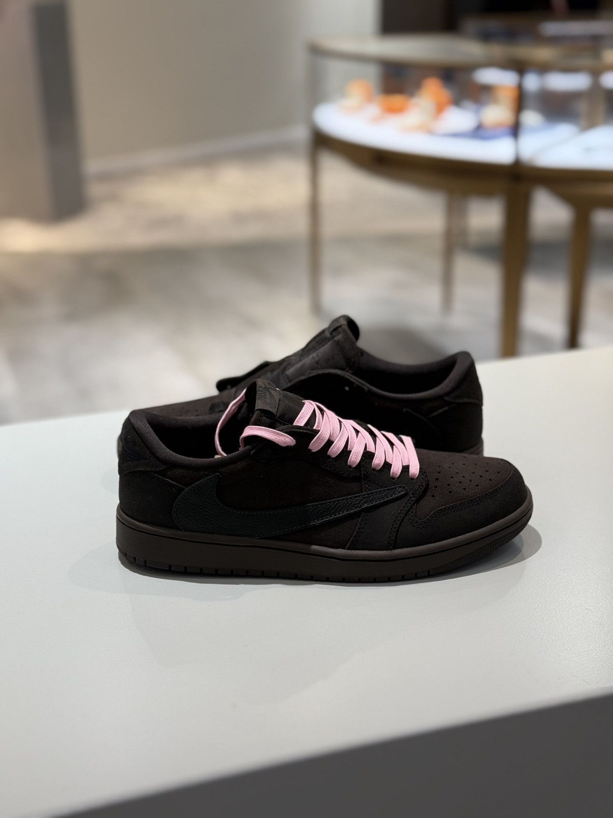 Nike × Travis Scott Air Jordan 1 Retro Low SP Travis Scott Velvet Brown Size US 9 / EU 42 - 1 Thumbnail