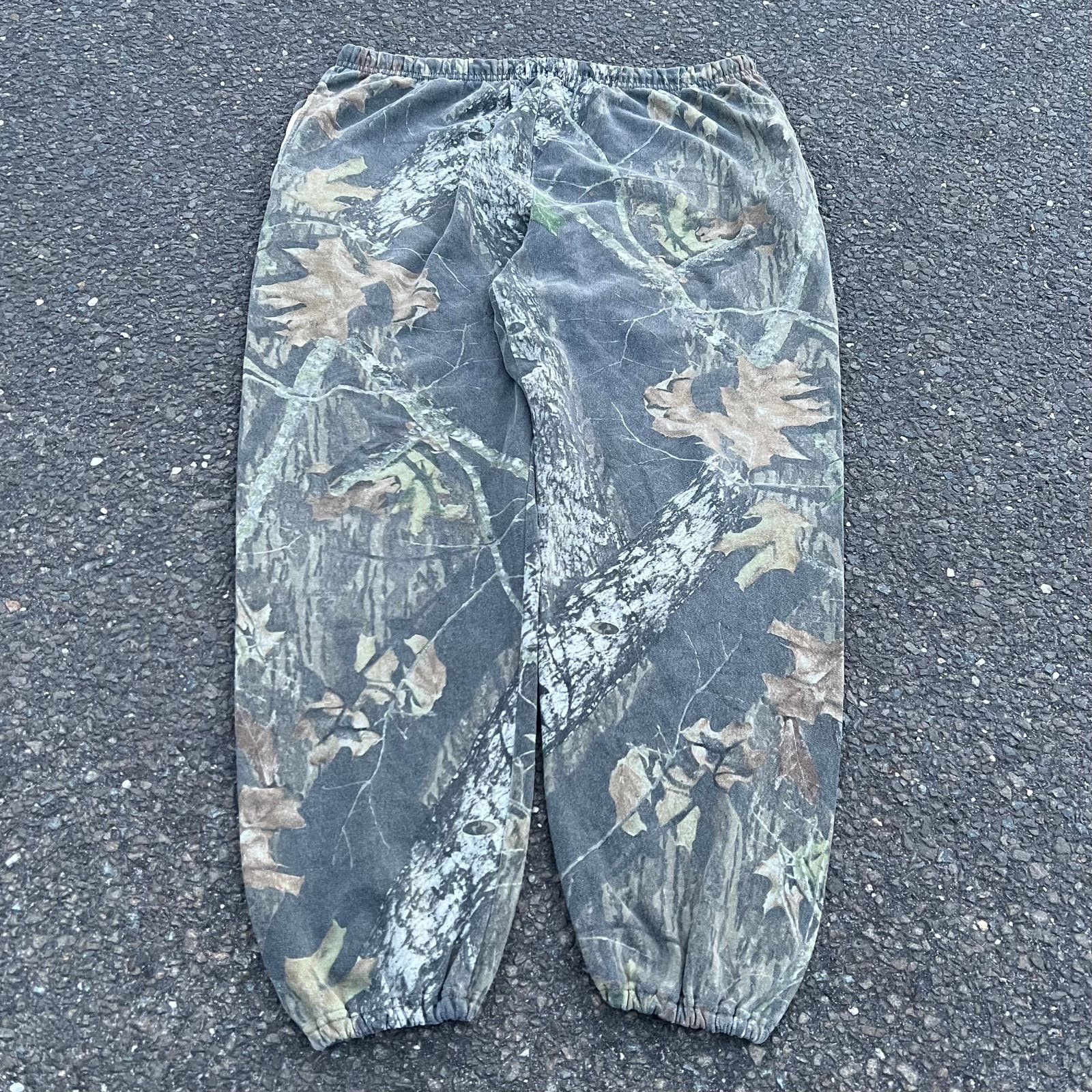 image of Realtree Camo Jerzees Essential Cotton Sweatpants in Green, Men's (Size 38)