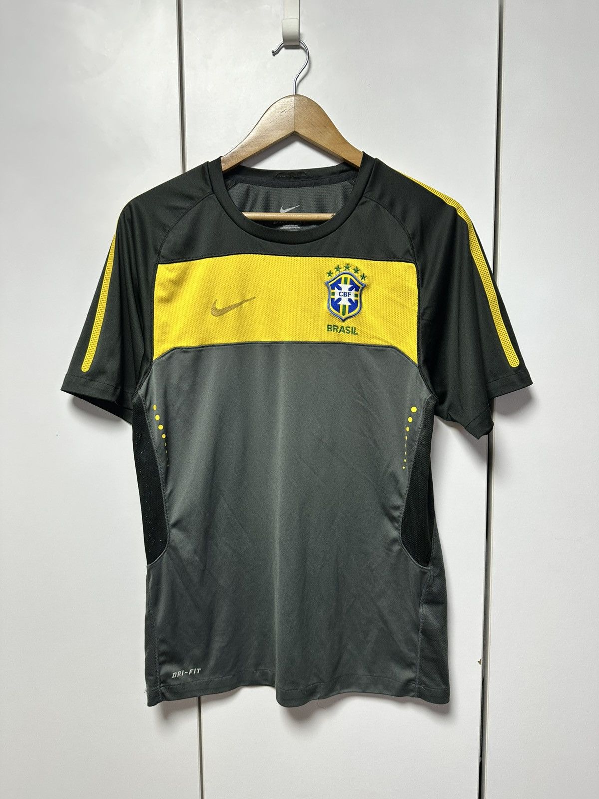 Nike Nike Brazil 2010 Vintage Jersey Football Size US S / EU 44-46 / 1 - 1 Thumbnail
