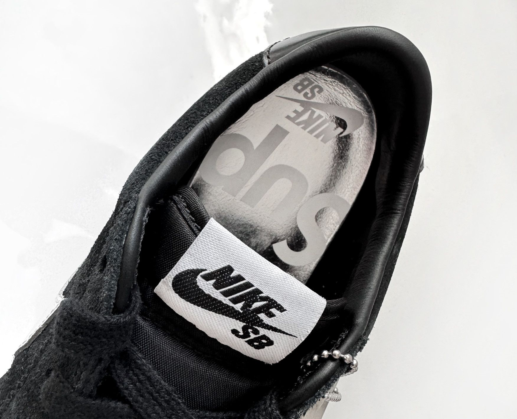 Nike SB Supreme x Nike SB Zoom Bruin Size 9 Size US 9 / EU 42 - 11 Thumbnail