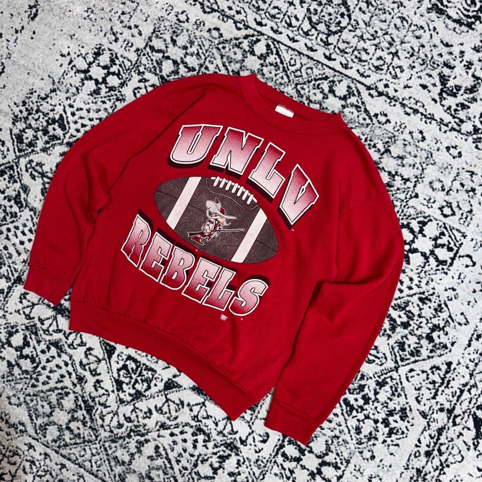 Vintage Vintage Red Cotton Crewneck Size M Y2K 90s UNLV Rebels rugby Size US M / EU 48-50 / 2 - 2 Thumbnail