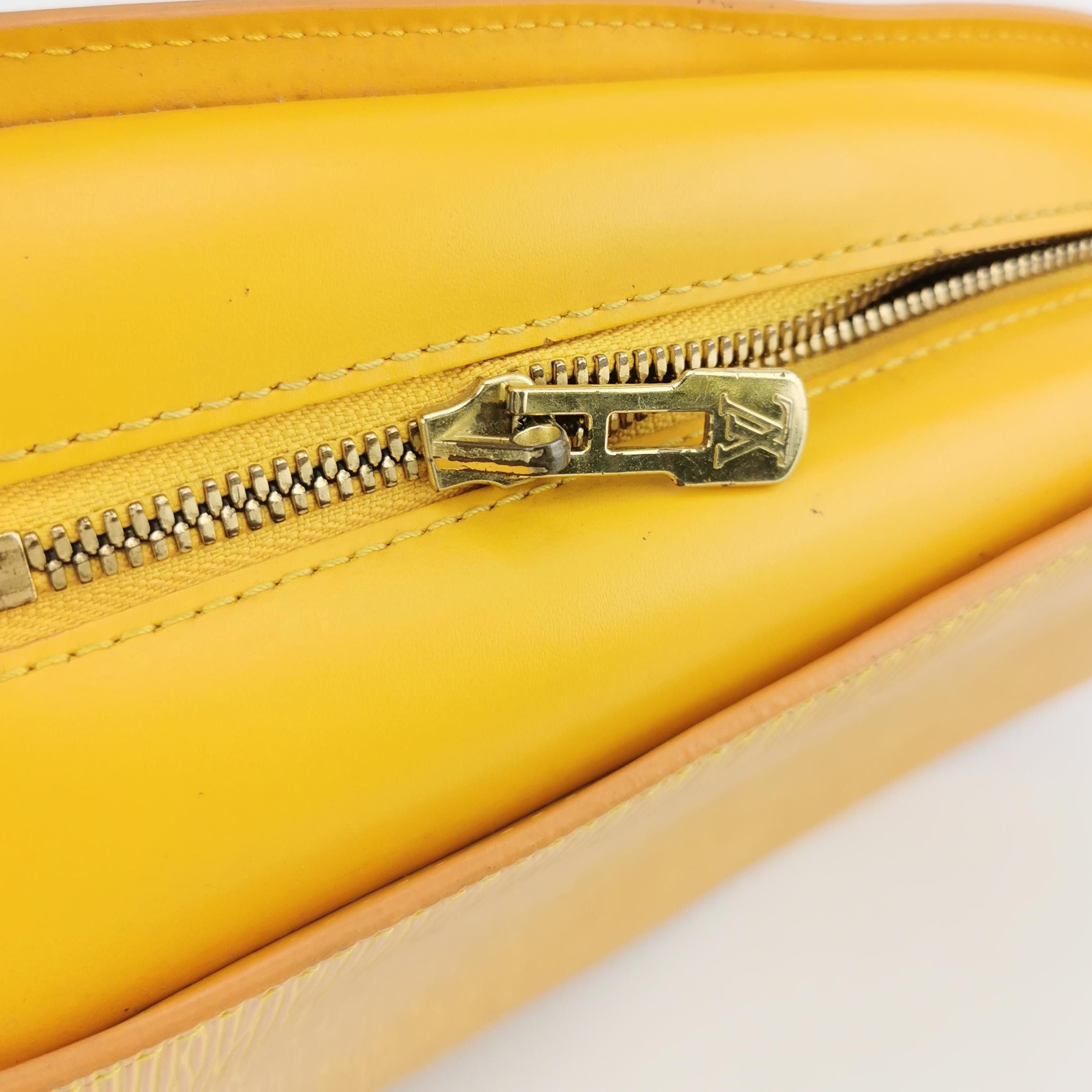 Louis Vuitton Louis Vuitton (LV) Mabillon cowhide solid color water rippl Size ONE SIZE - 3 Thumbnail
