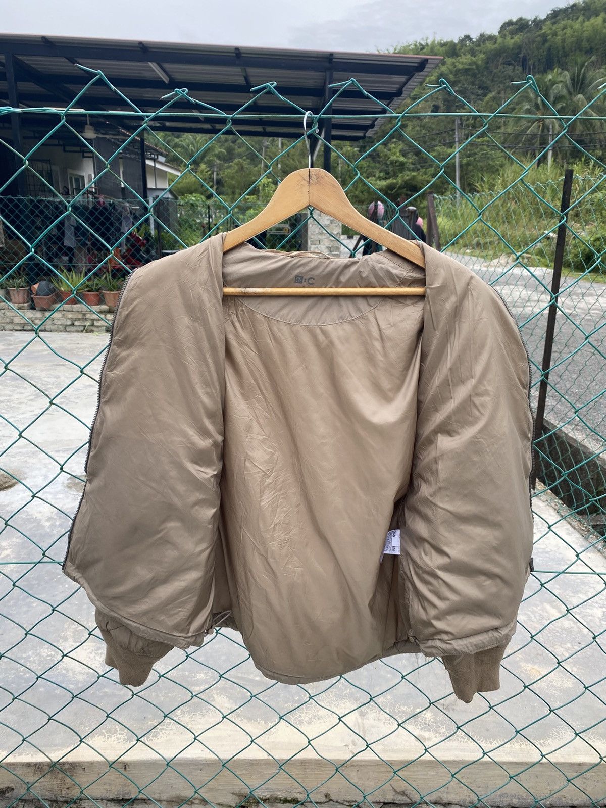 Uniqlo Uniqlo C cropped puffer jacket Size M / US 6-8 / IT 42-44 - 3 Thumbnail
