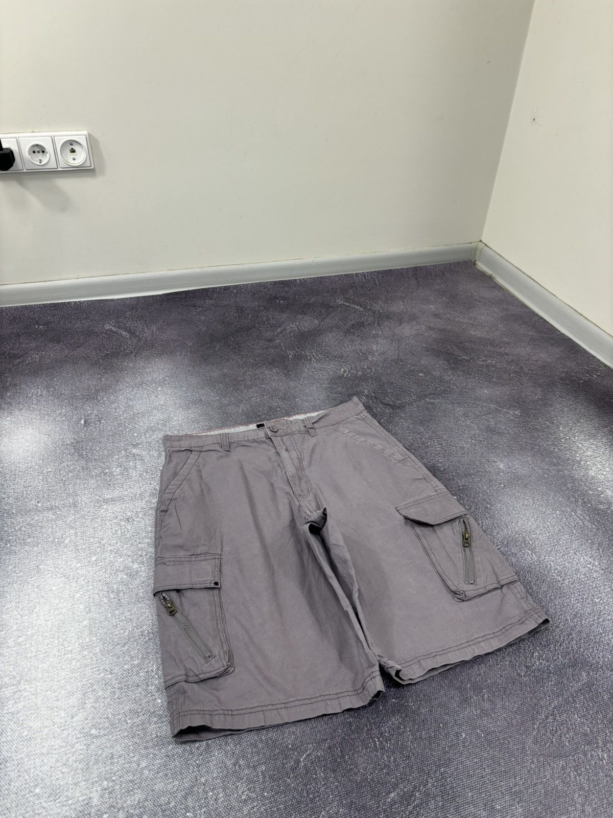 Beverly Hills Polo Club Beverly Hills Polo Club Y2K Zip Pockets Hype Cargo Shorts Size US 30 / EU 46 - 3 Thumbnail