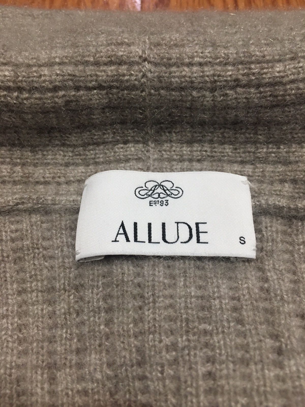 Allude ALLUDE Cashmere Beige Designer Knit Vest Sweater Size S Size S / US 4 / IT 40 - 8 Thumbnail