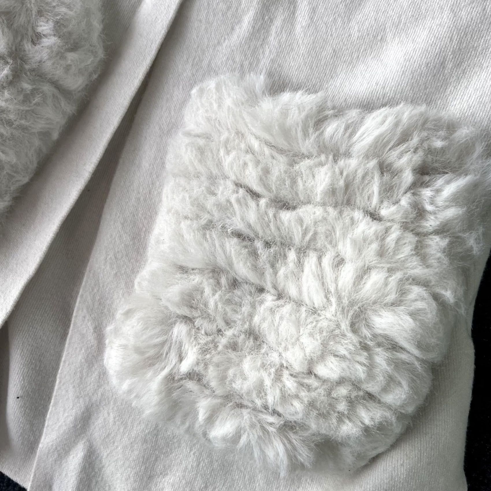 Vintage Carmen Marc Valvo Vest Womens XL White Open Front Longline Pockets Fur Trim Knit Size XL / US 12-14 / IT 48-50 - 2 Thumbnail