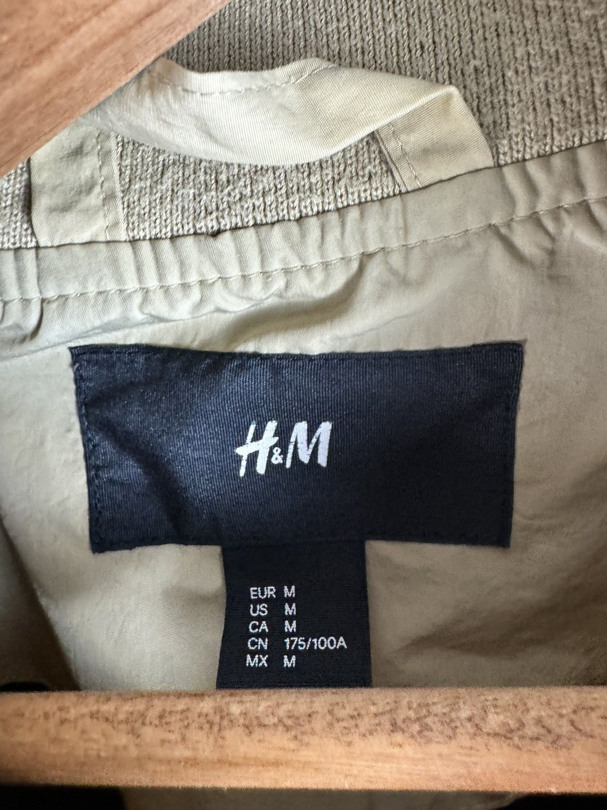 H&M × The Weeknd The Weeknd XO x H&M Big Logo Beige Bomber Jacket Size US M / EU 48-50 / 2 - 3 Thumbnail