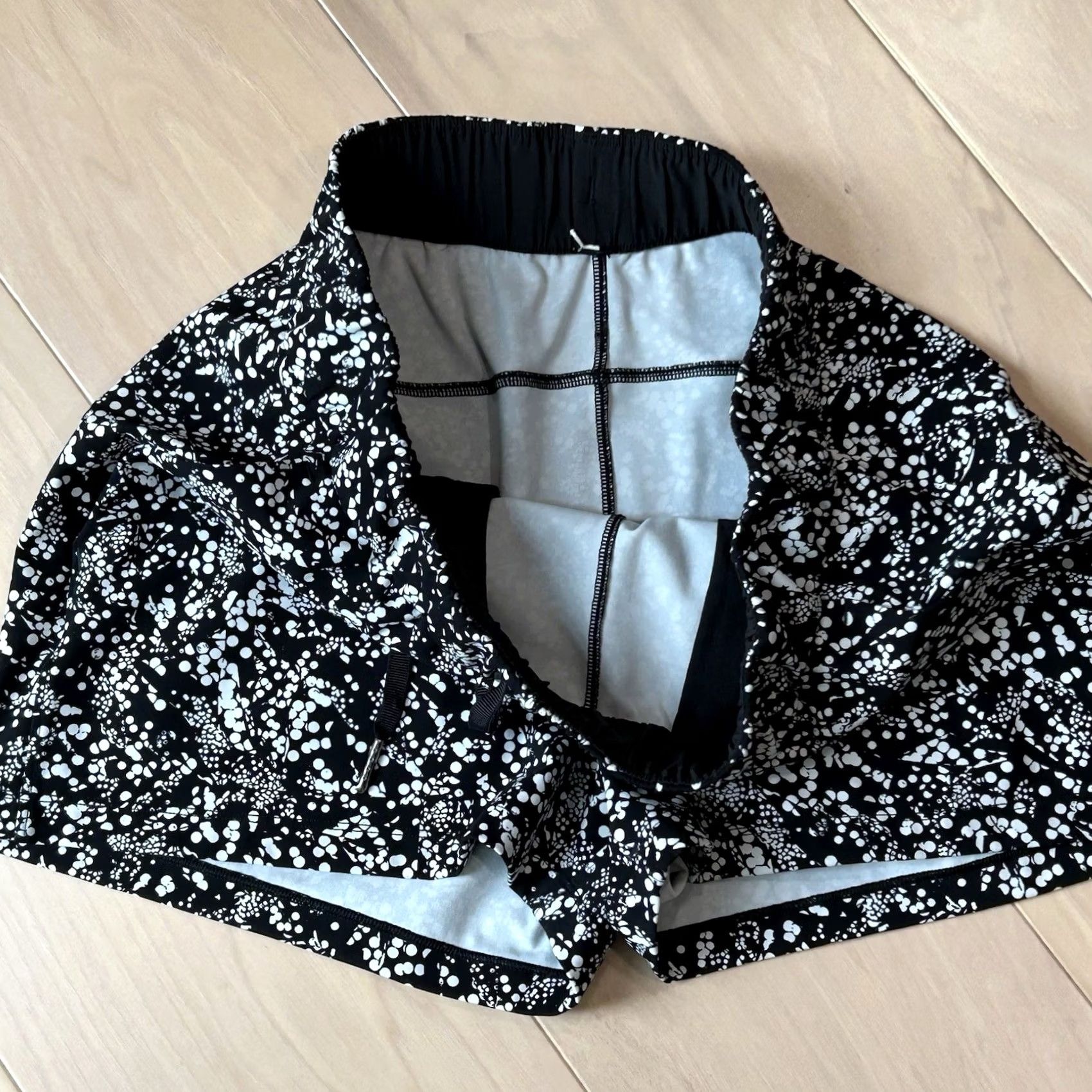 Lululemon Lululemon On The Fly Short Black Women's 6 Athletic 2.5" Inseam Size 28" / US 6 / IT 42 - 3 Thumbnail