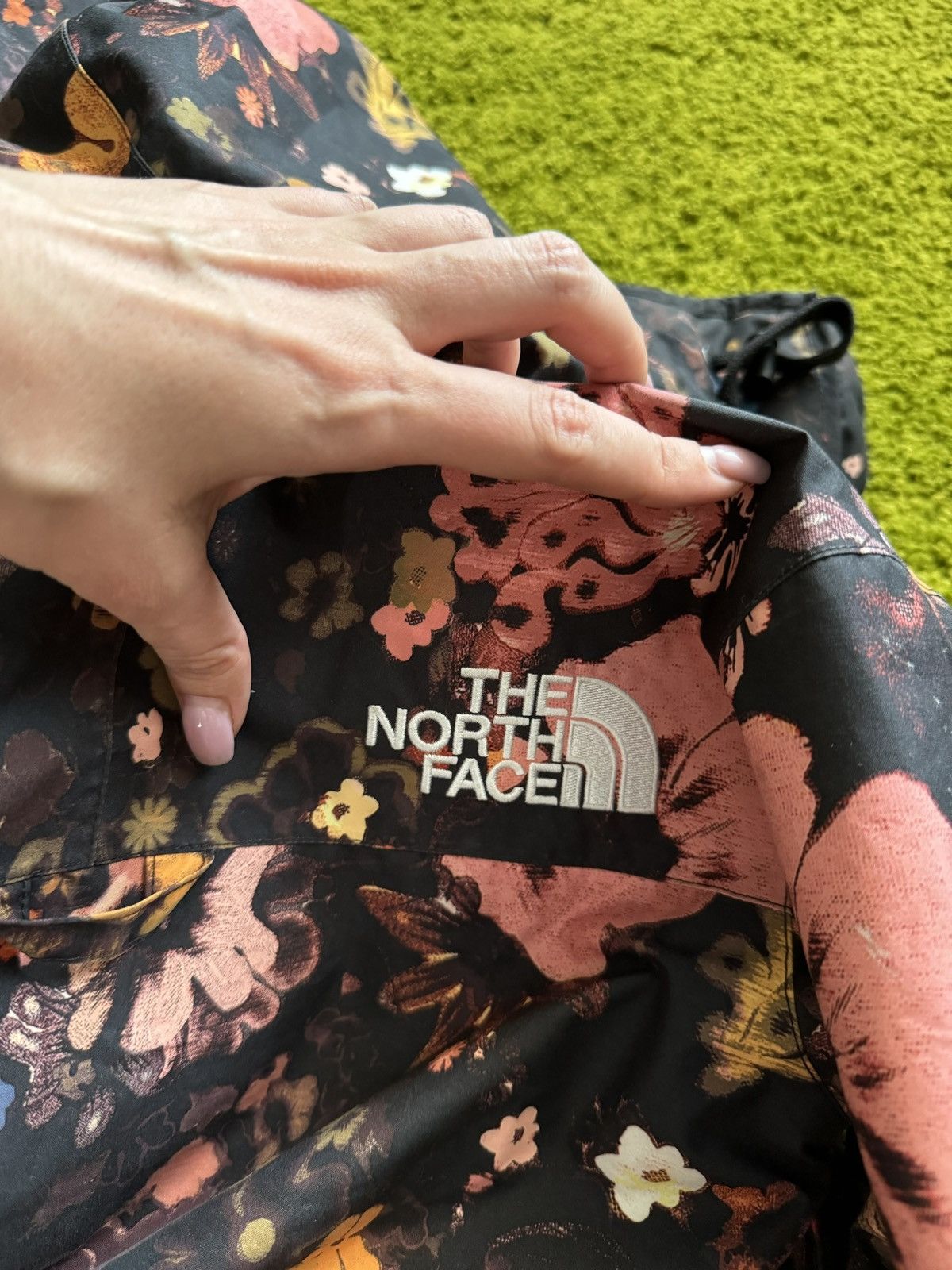 The North Face The North Face TNF gorpcore style floral pattern rare jacket Size XS / US 0-2 / IT 36-38 - 11 Thumbnail