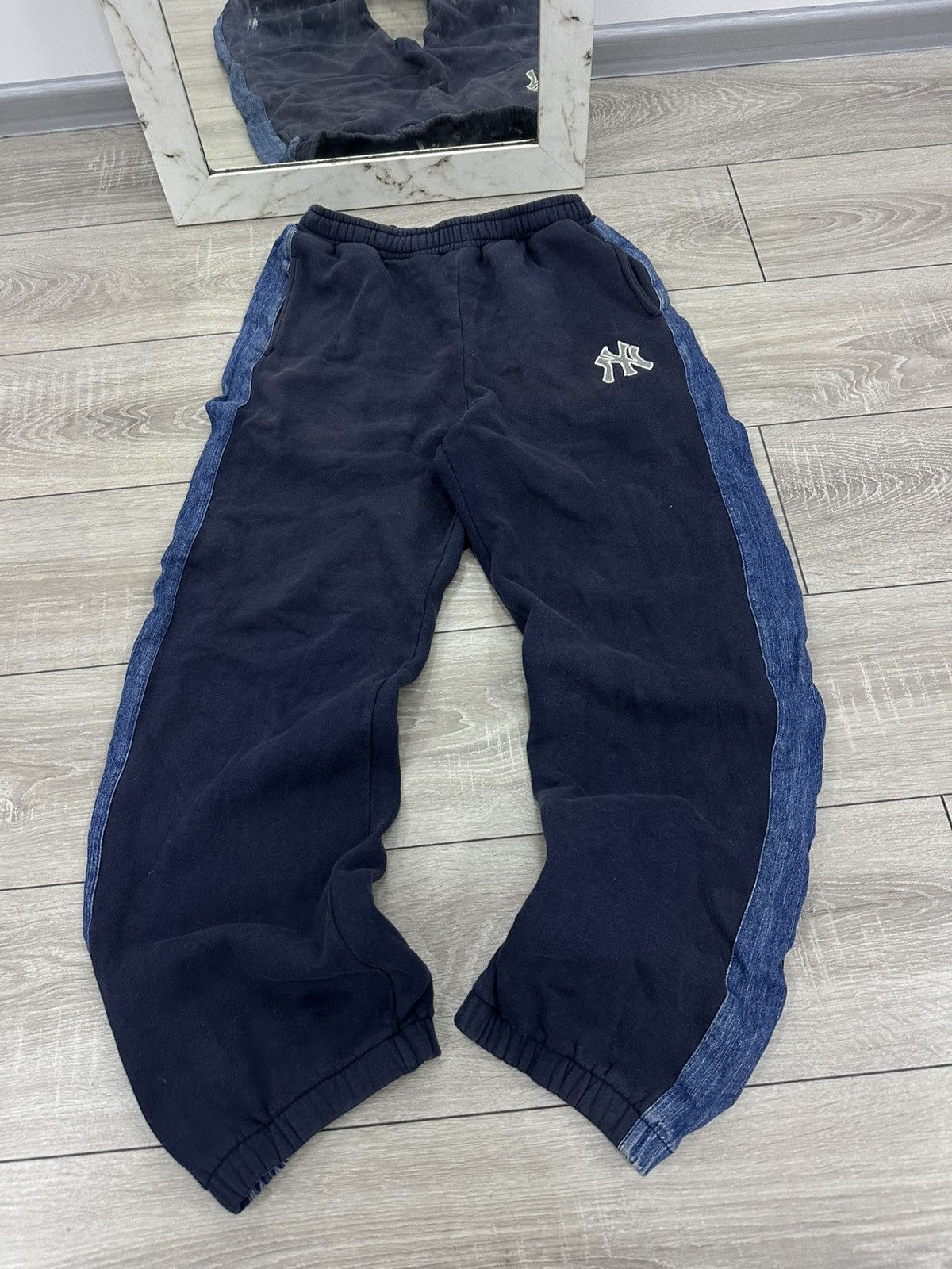 Majestic Majestic New York Yankees Vintage 90s Faded Baggy Sweatpants Size US 30 / EU 46 - 2 Thumbnail