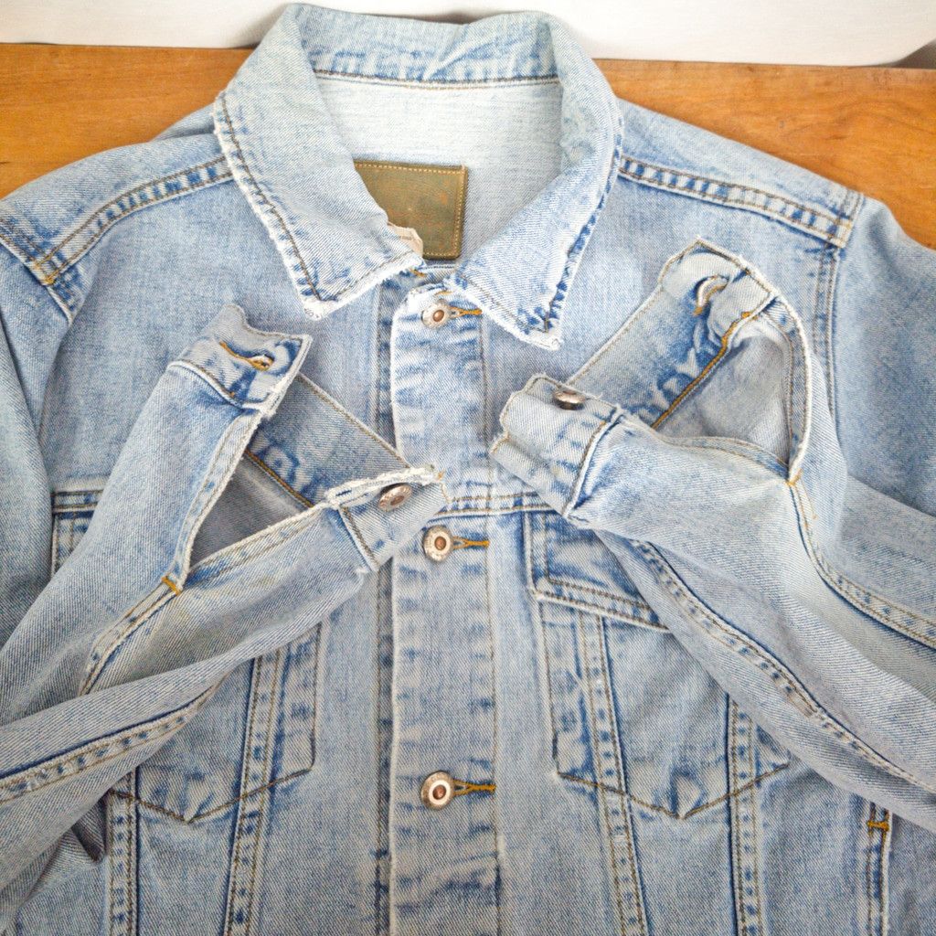 Gap × Vintage Vintage Wonderfully Distressed Gap Light Wash Denim Jacket M Size US M / EU 48-50 / 2 - 6 Thumbnail