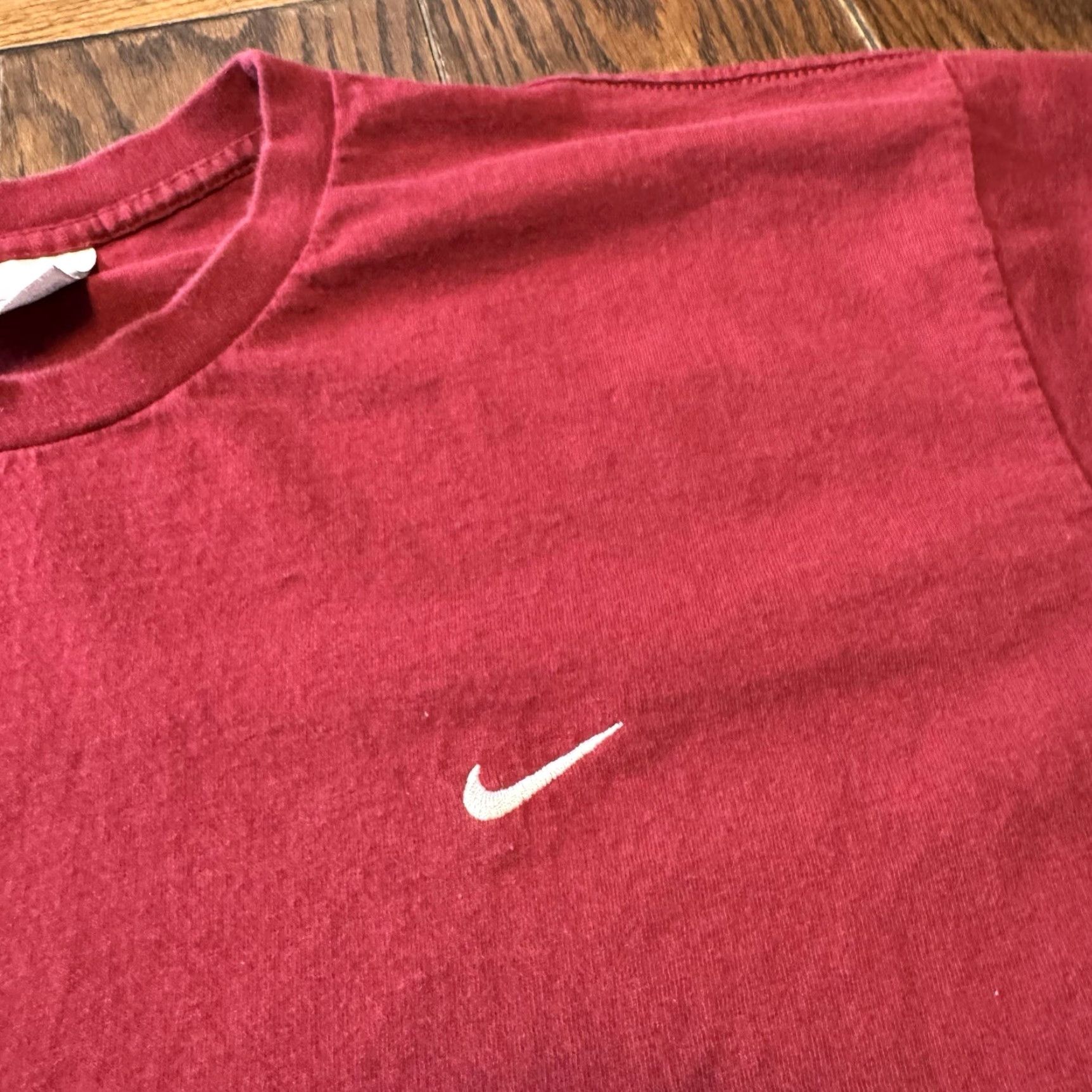Nike VINTAGE Nike Embroidered Swoosh Red T Shirt XL Men Size US XL / EU 56 / 4 - 2 Thumbnail