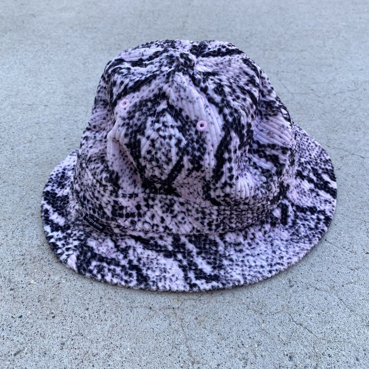 Supreme Supreme Snakeskin Corduroy Bell Bucket Hat Pink 2020 Size ONE SIZE - 1 Thumbnail