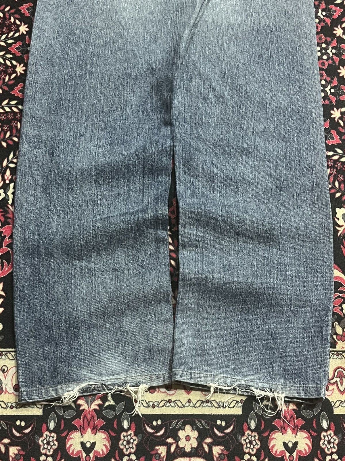 Uniqlo Vintage Uniqlo Blue Washed Distress Frayed Leg Straight Jean Size US 32 / EU 48 - 8 Thumbnail
