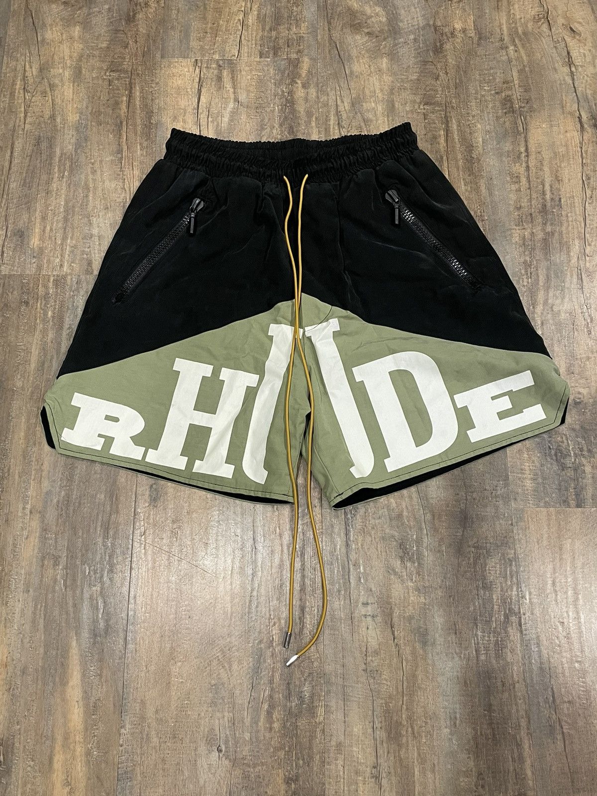 image of Rhude Yachting Shorts Logo Black Green Cupro in Black/Green, Men's (Size 30)