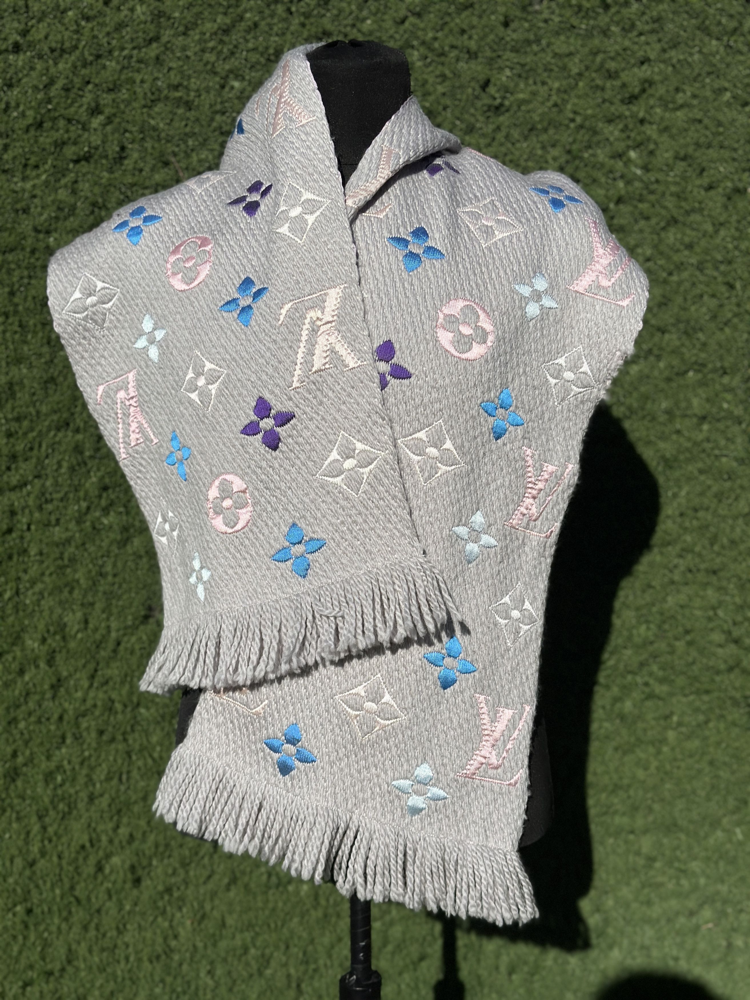 Louis Vuitton Louis Vuitton Monogram Embroidered Wool Silk Scarf Wrap Size ONE SIZE - 3 Thumbnail