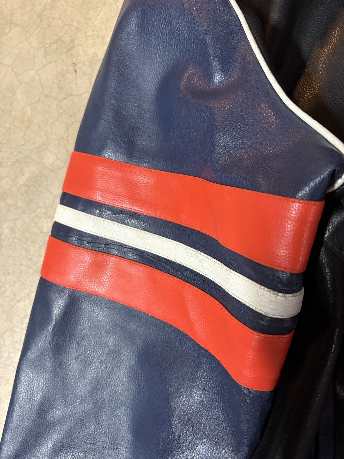 NFL Vintage 00’s Chicago Bears NFL Leather Jacket Navy Size XXL Size US XXL / EU 58 / 5 - 4 Thumbnail