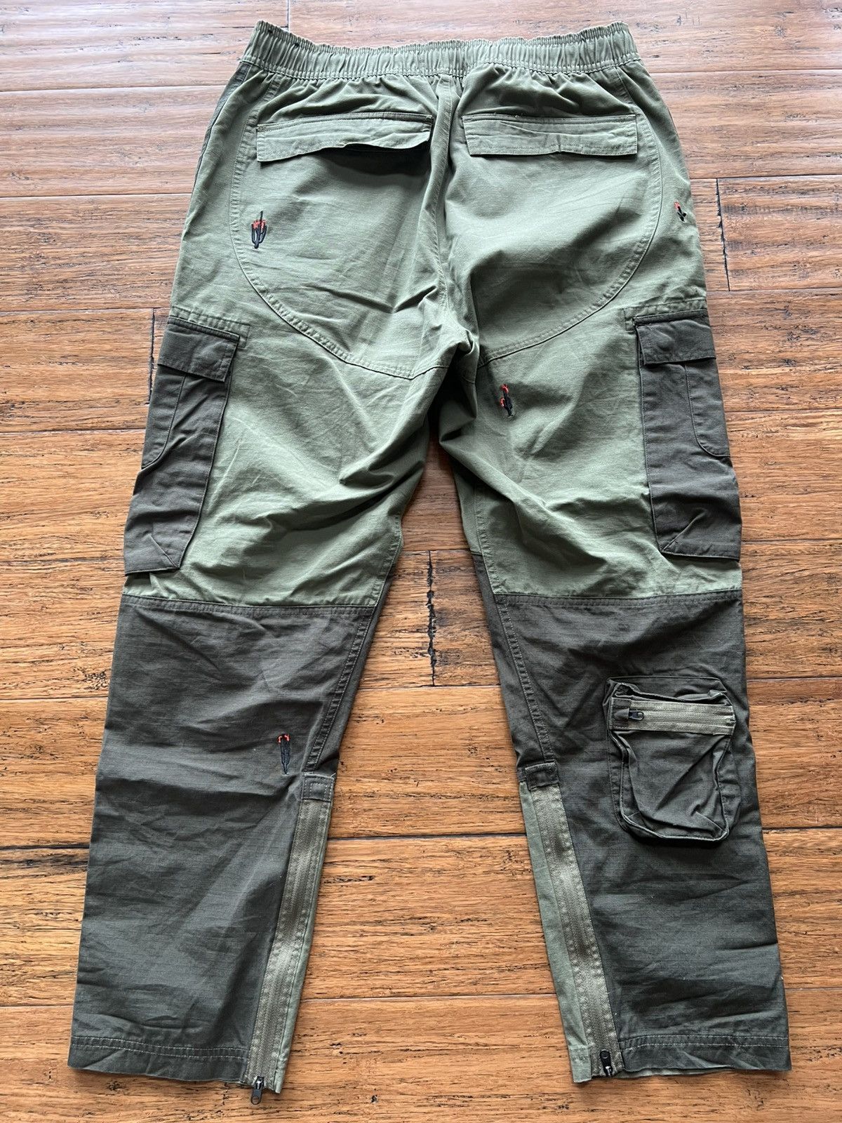 Jordan Brand × Travis Scott Jordan Travis Scott Cargo Pants Olive Size US 32 / EU 48 - 2 Thumbnail