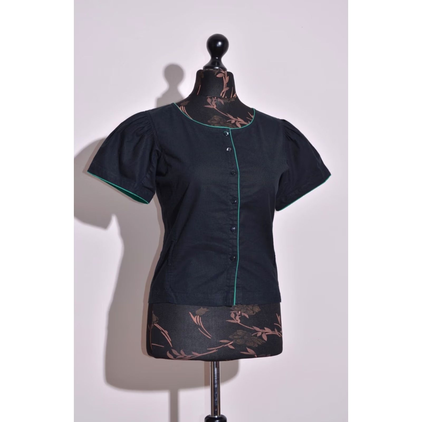 Kenzo KENZO Paris Women's Black Top Blouse Short Sleeve Button Front Size 40 Shirt Vintage Size S / US 4 / IT 40 - 2 Thumbnail