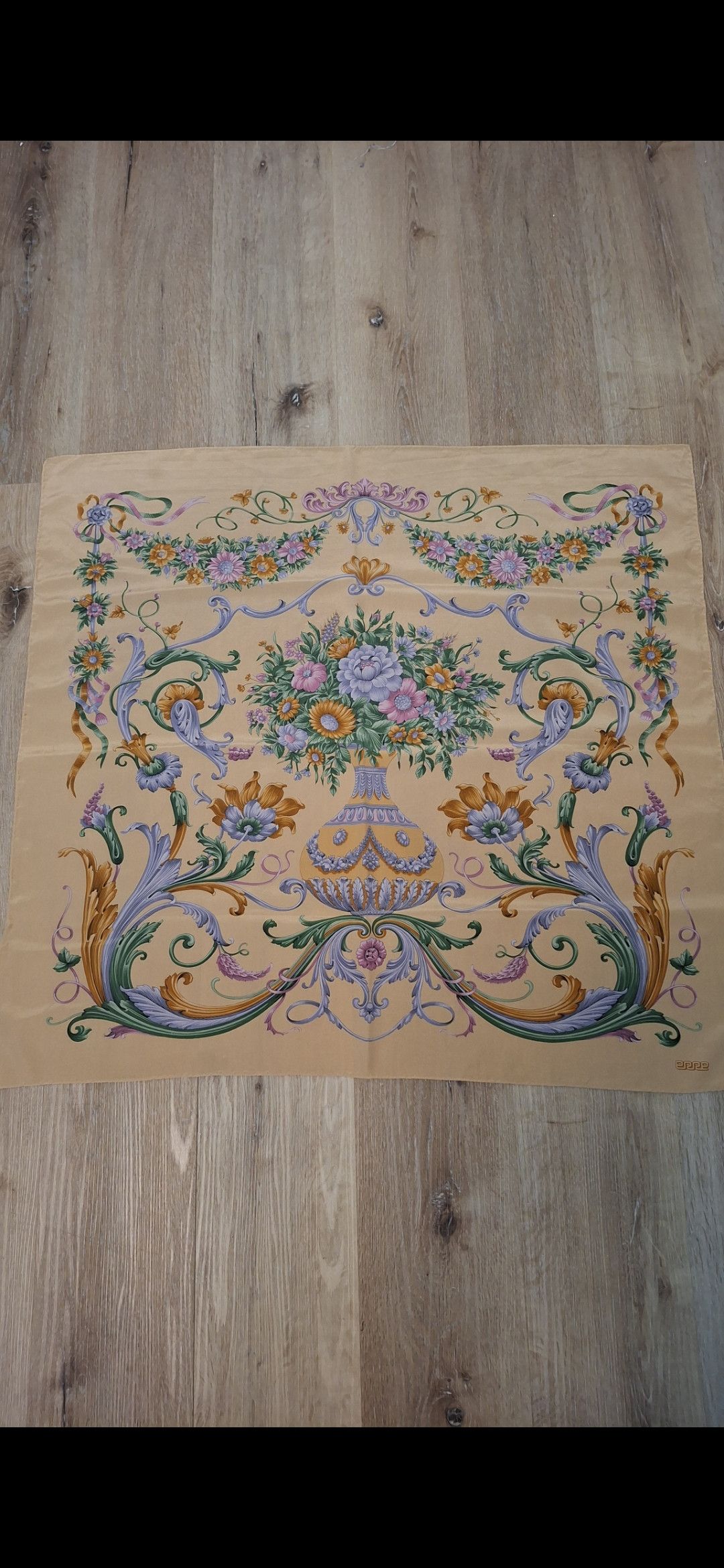 Vintage Vintage Italy Heavy Silk Scarf - Erreuno (Armani Era) Size ONE SIZE - 1 Thumbnail