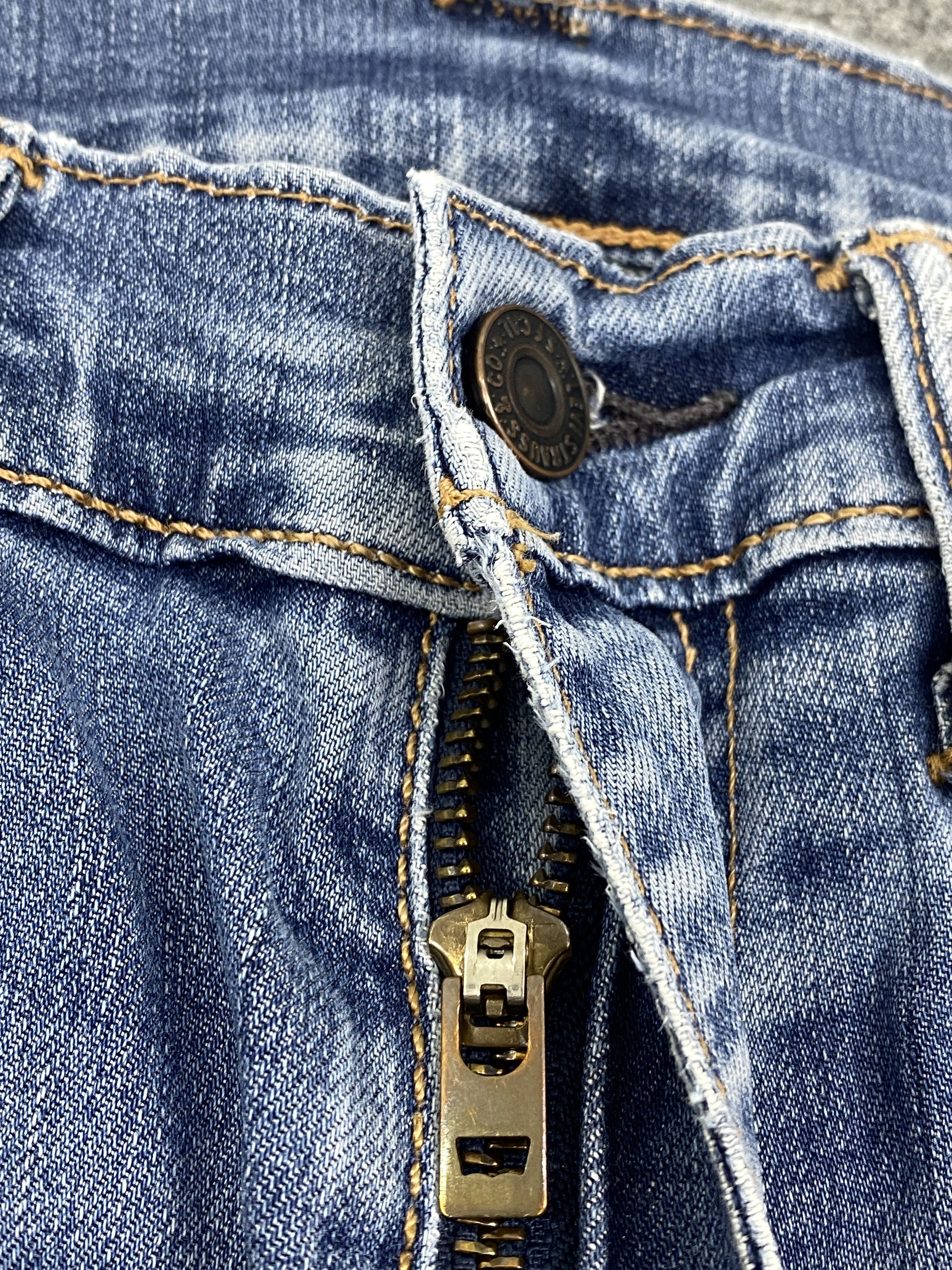 Levi's Vintage Levi's 505 Faded Blue Jeans DP2825 Size US 31 - 14 Thumbnail