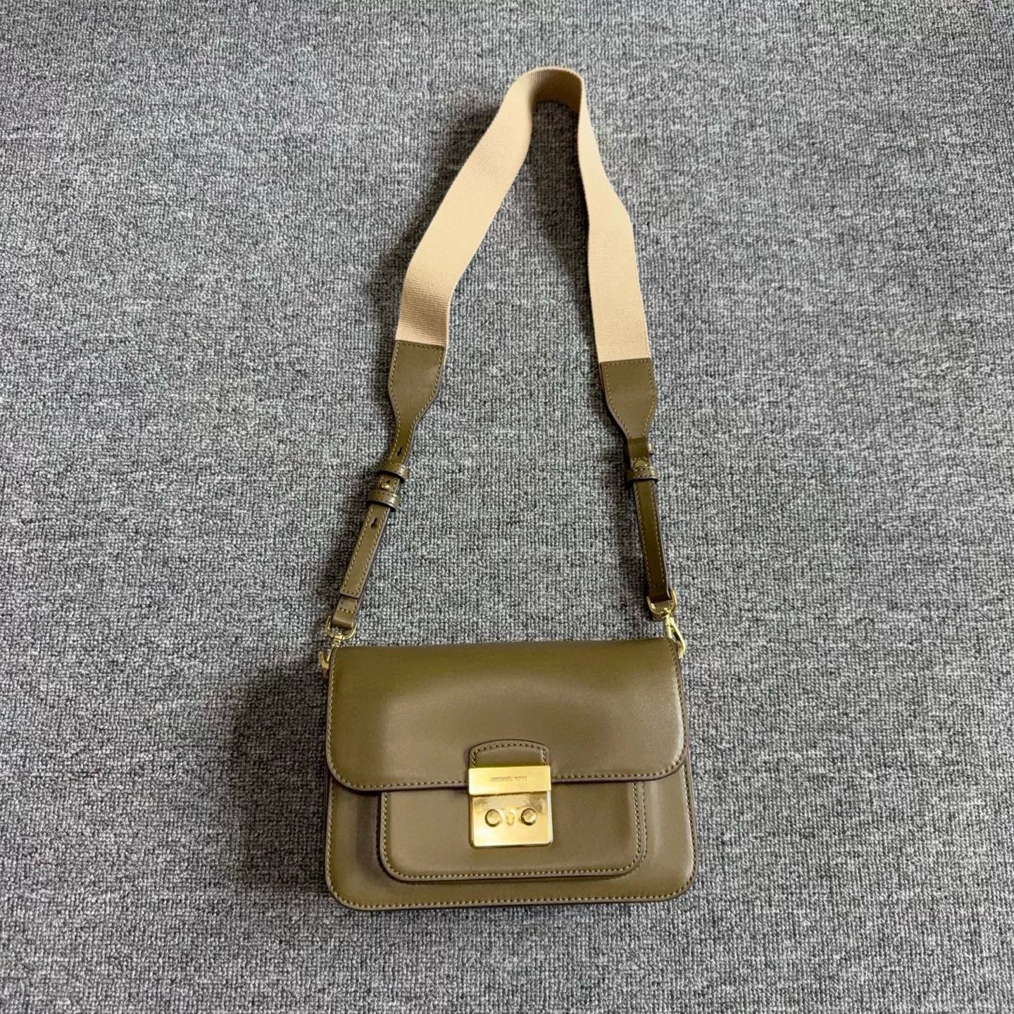 Michael Kors Michael Kors Gold Buckle Logo Crossbody Bag Size ONE SIZE - 1 Thumbnail