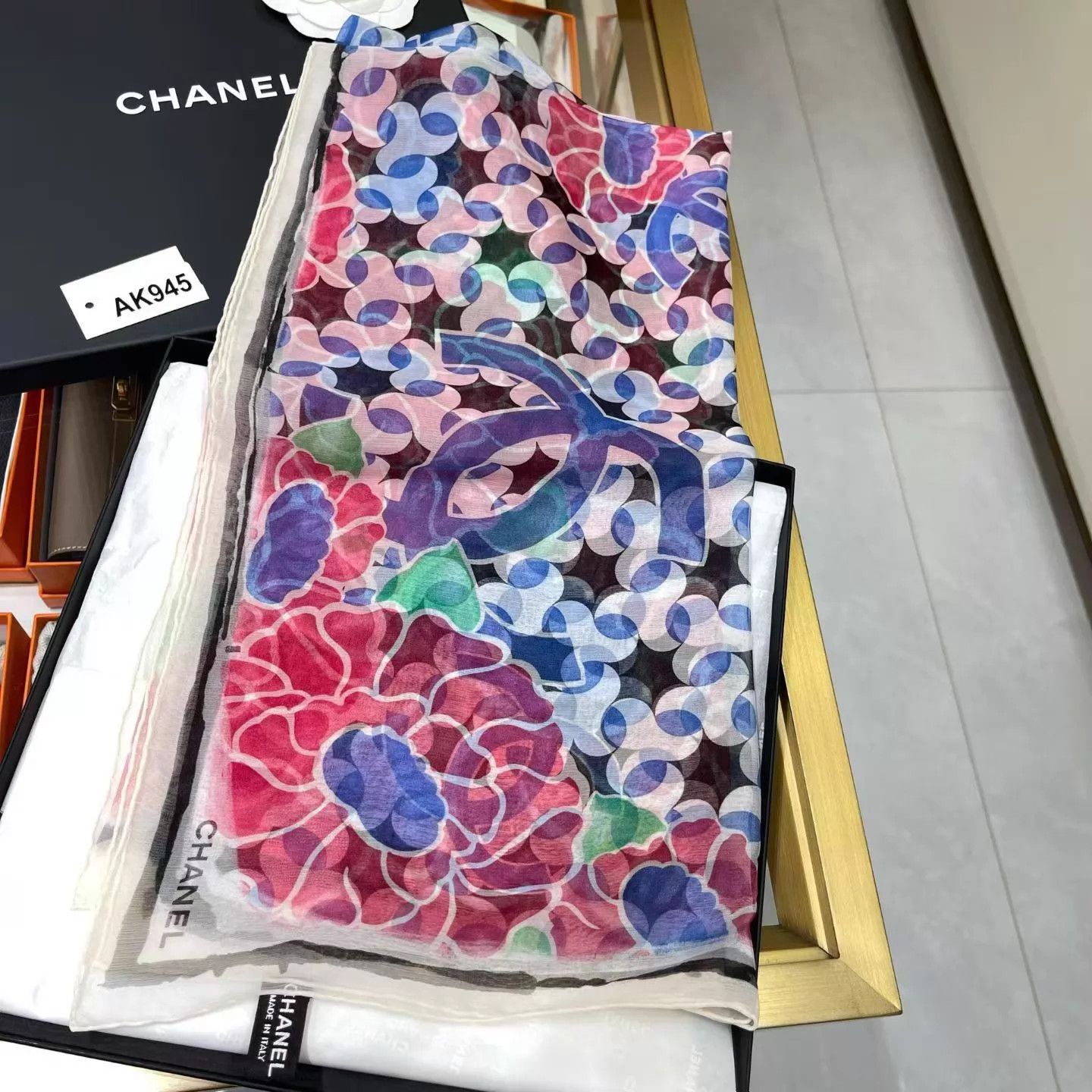 Chanel Chanel 90x90 Scarf Like New Sale Size ONE SIZE - 2 Thumbnail