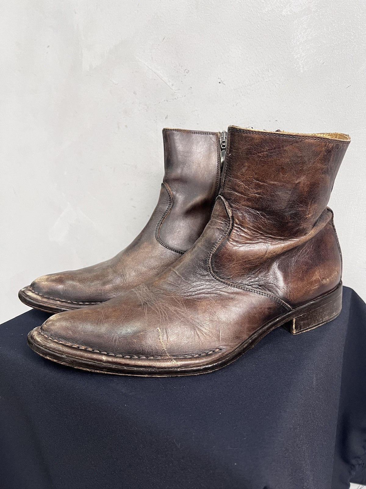 Rare archive brown leather guidi style boots avant garde