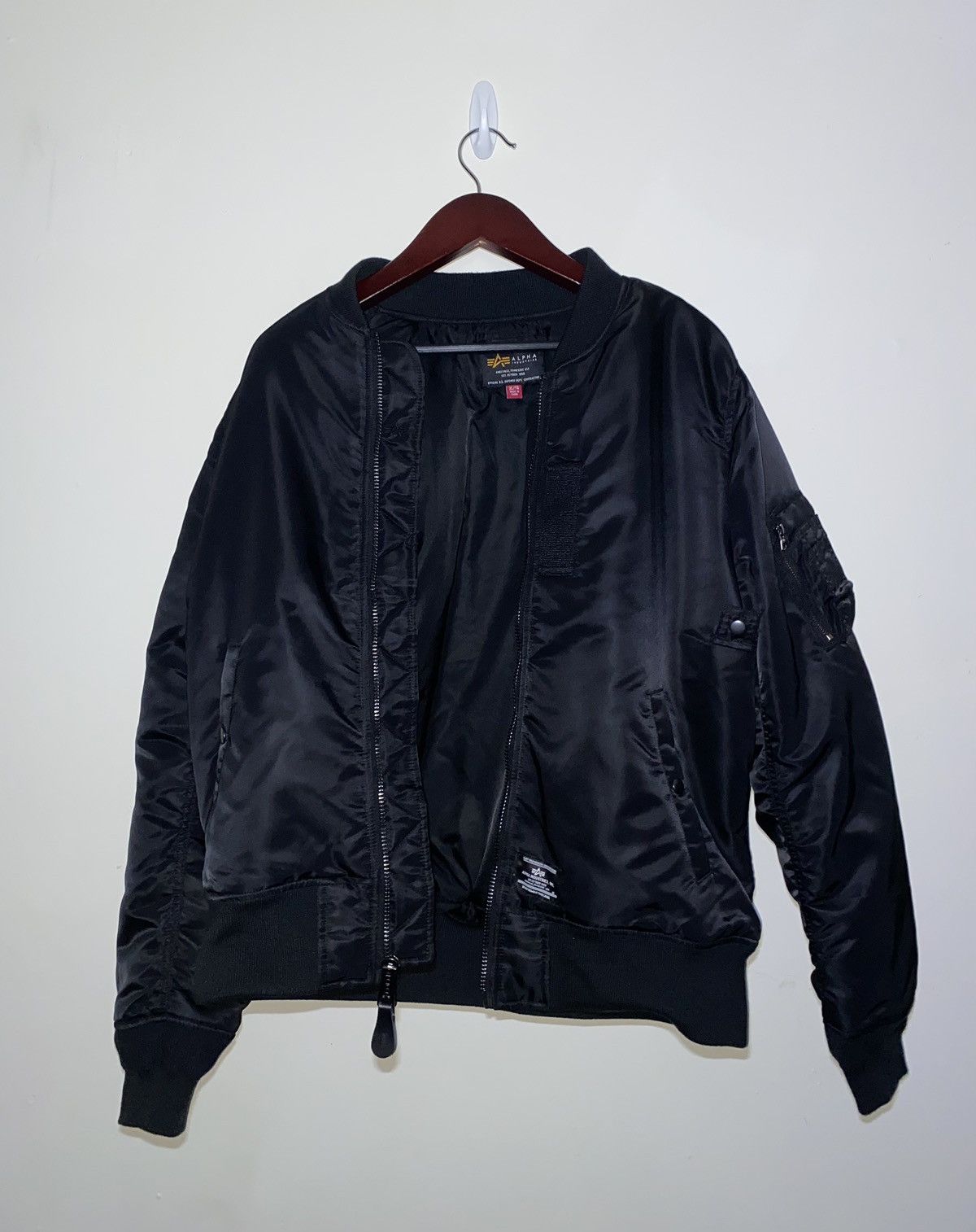 Alpha Industries Alpha Industries Bomber Jacket (XL) Size US XL / EU 56 / 4 - 1 Thumbnail