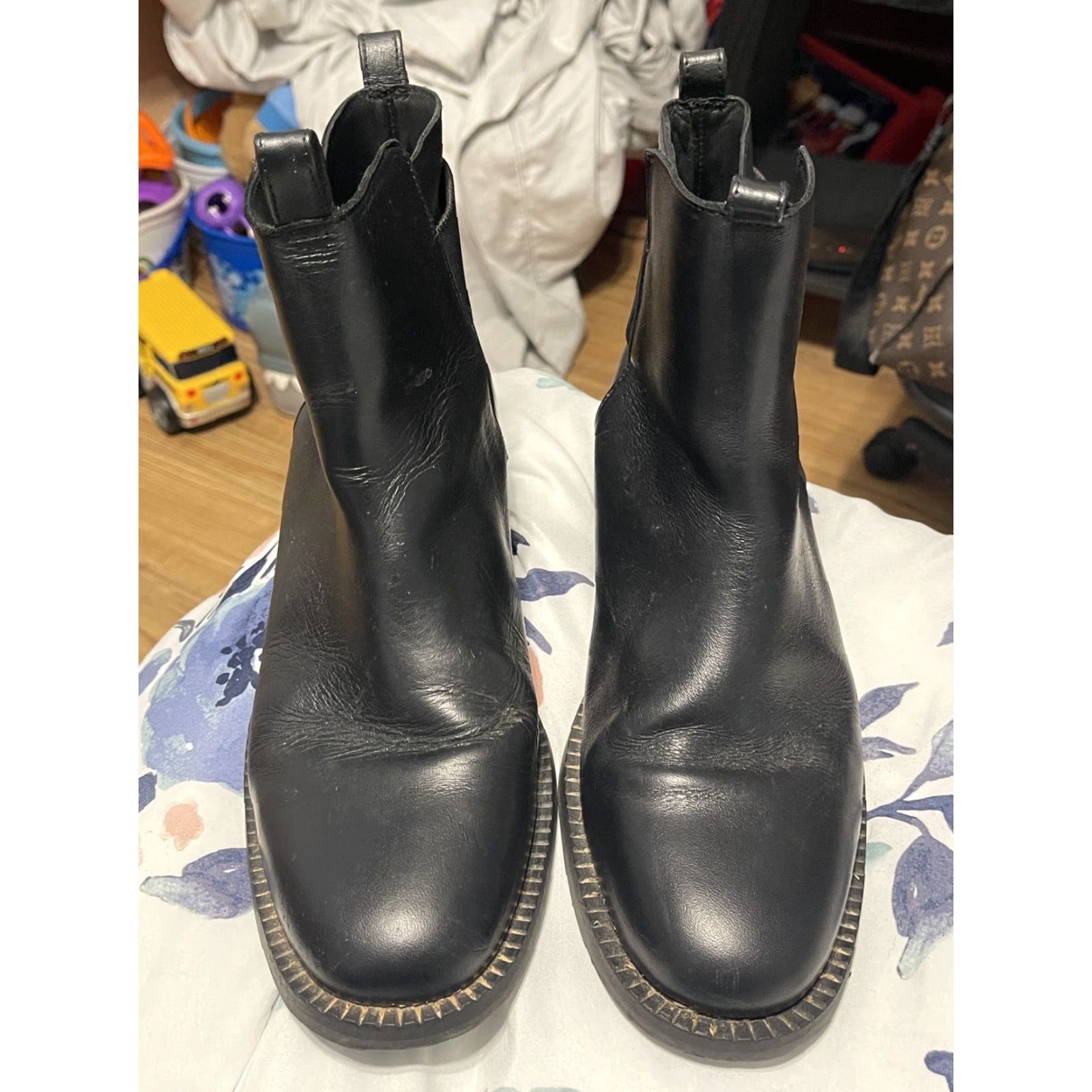 Cos COS Leather Chelsea Boots Ankle Women 9.5 Black Chelsea Boots Cos Leather Black 9.5 Womens Size US 9.5 / IT 39.5 - 4 Thumbnail