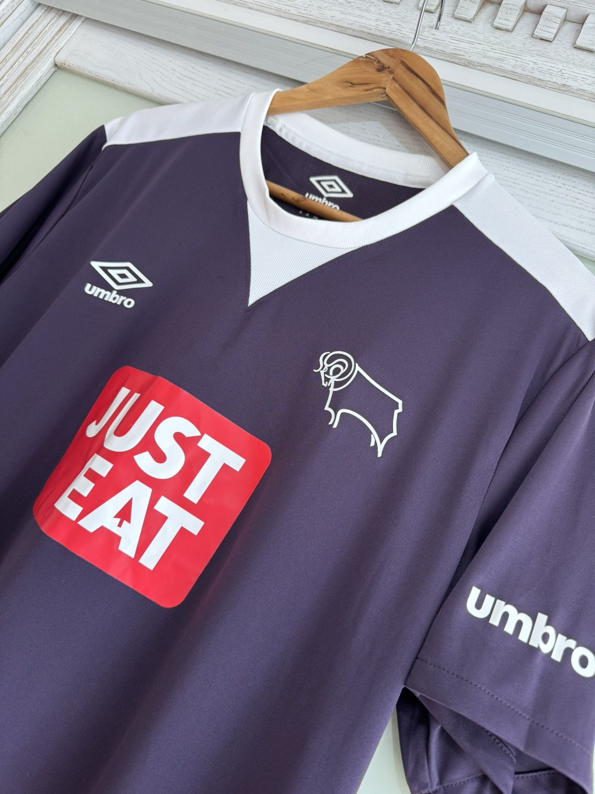 Umbro Derby County 2015-2016 Away Soccer Jersey Football Kit Shirt Size US XL / EU 56 / 4 - 6 Thumbnail