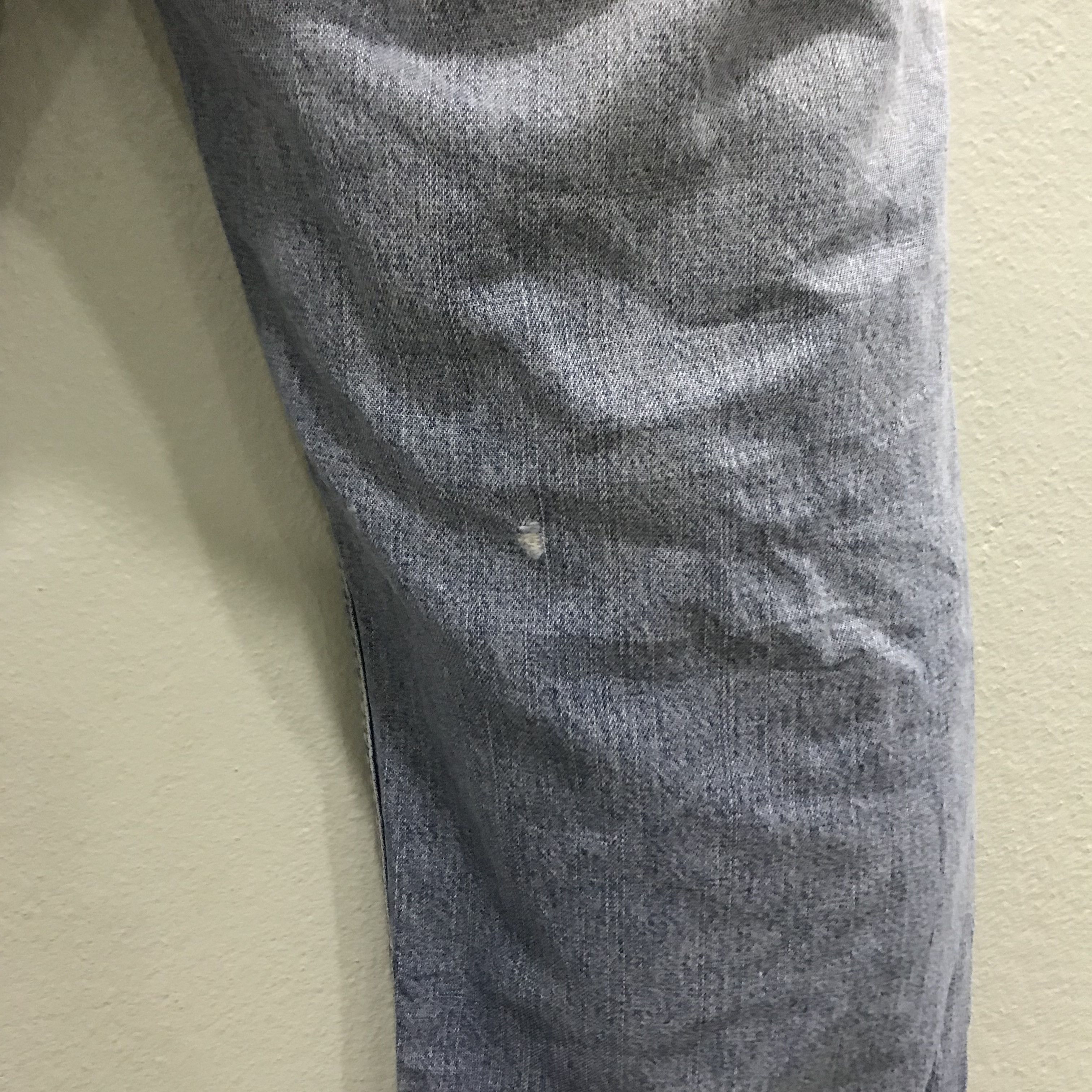 Levi's Vintage Levi’s 569 Loose Straight Light Wash Distressed Size US 34 / EU 50 - 12 Thumbnail