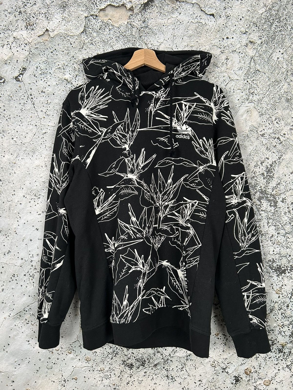 Adidas Adidas Sketch Flowers Hoodie Sweatshirt Streetwear Hype Size US M / EU 48-50 / 2 - 1 Thumbnail