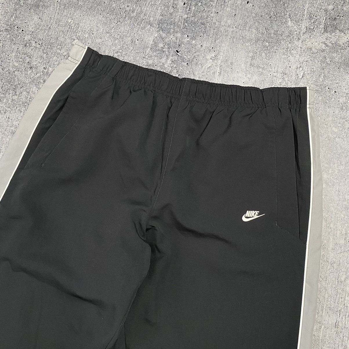 Nike × Vintage Vintage 90s Nike Nylon Track Pants Y2K Size US 36 / EU 52 - 2 Thumbnail