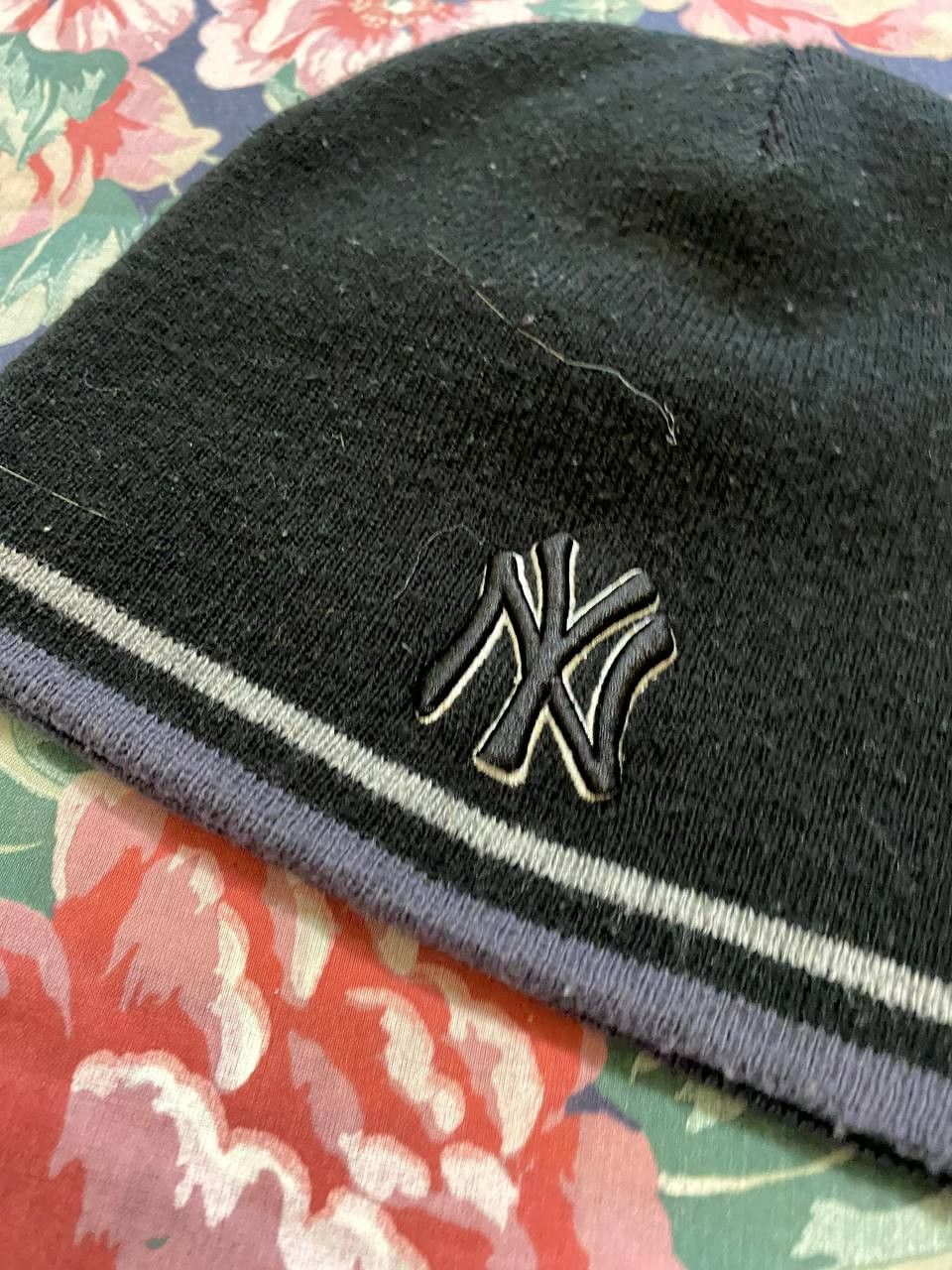 New York Yankees Vintage New York Yankees Y2K Logo Beanie Hat Size ONE SIZE - 4 Thumbnail